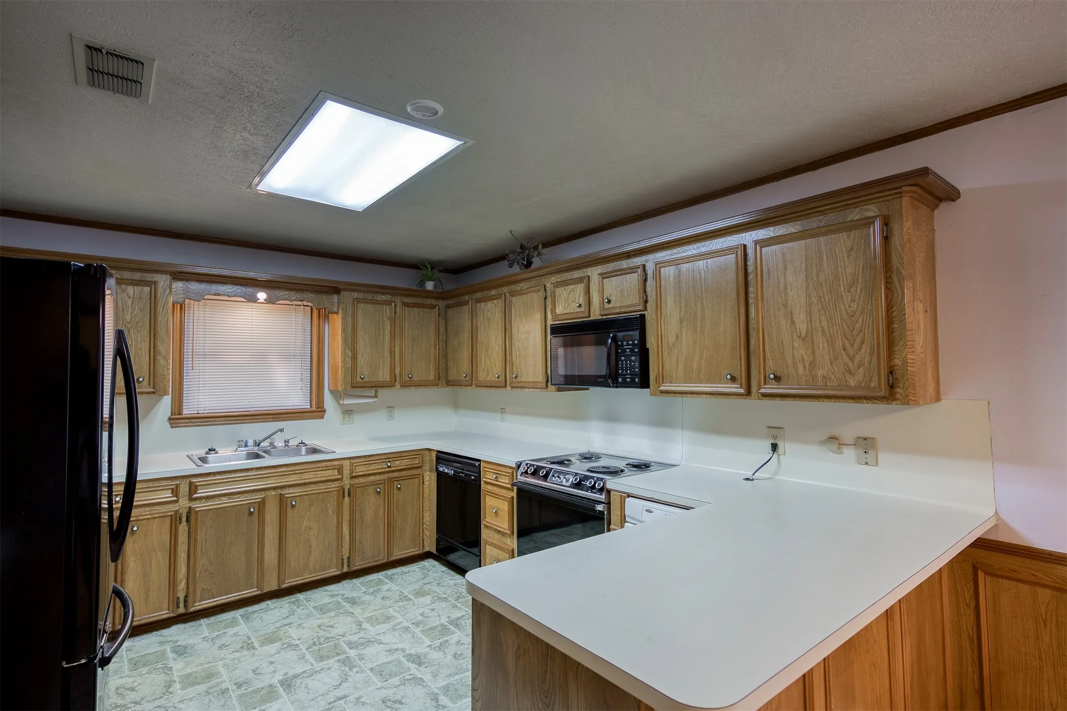Single Family Residence For Sale in Anderson County , 1690 An County Road 359, Palestine, Texas 75803, 3 Bedroom, 2 Bathroom, 2 Garage spaces, 1,668 Sqft, built in 1985, mls#21397786, Real Estate Agent in Palestine, Homes For Sale in Anderson county, Homes For Sale in Palestine, Realtor in Palestine Texas, Real Estate Brokerage Independent Realty Texas, Luminita Cordes Realtor