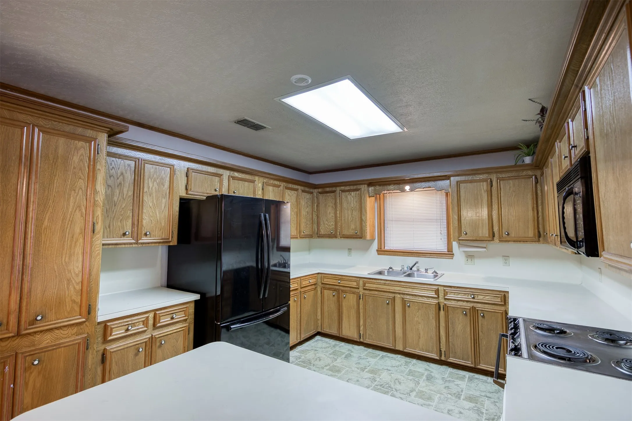 Single Family Residence For Sale in Anderson County , 1690 An County Road 359, Palestine, Texas 75803, 3 Bedroom, 2 Bathroom, 2 Garage spaces, 1,668 Sqft, built in 1985, mls#21397786, Real Estate Agent in Palestine, Homes For Sale in Anderson county, Homes For Sale in Palestine, Realtor in Palestine Texas, Real Estate Brokerage Independent Realty Texas, Luminita Cordes Realtor