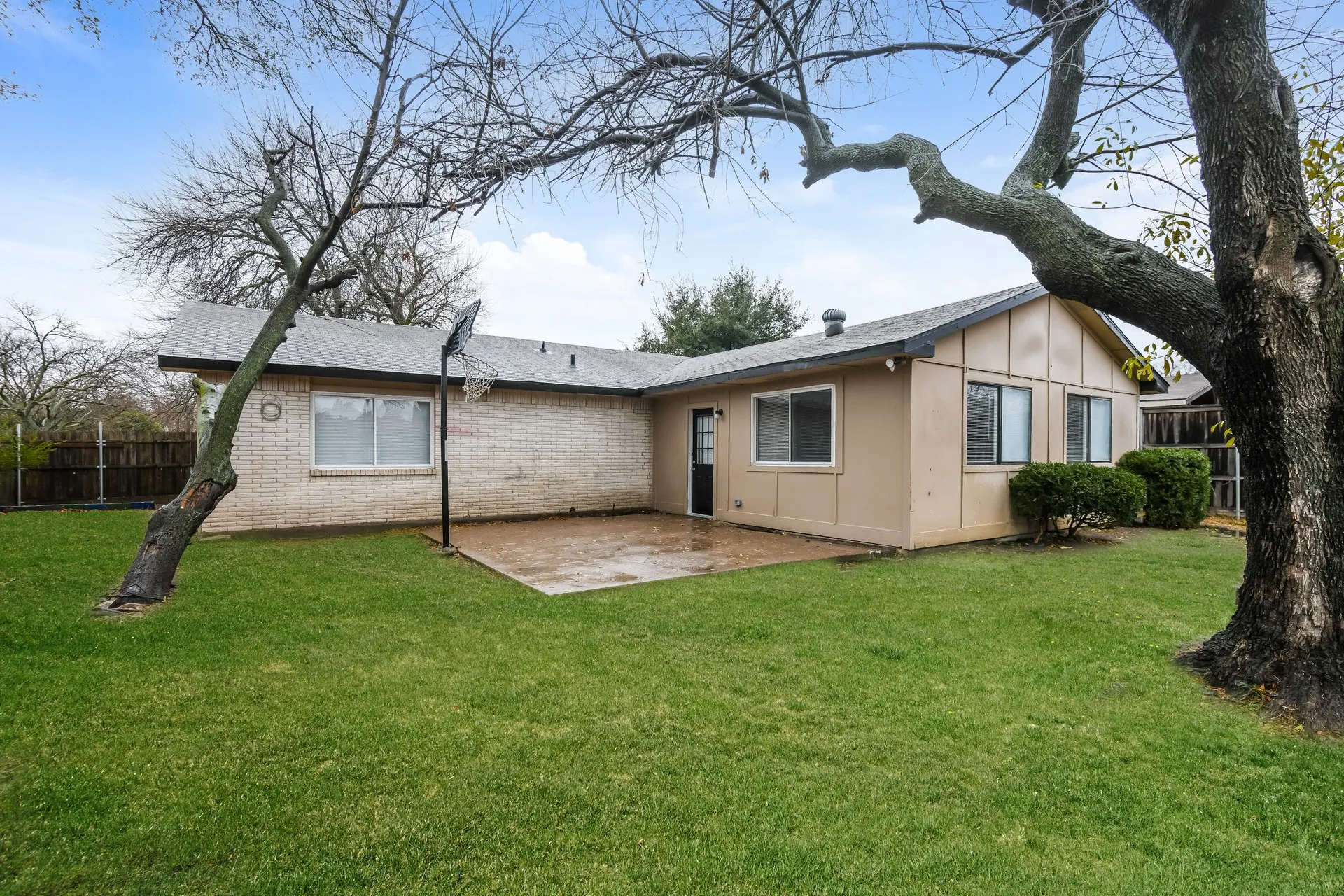 Single Family Residence For Rent in Dallas County , 3630 Williamsburg Drive, Garland, Texas 75043, 4 Bedroom, 2 Bathroom, Garage spaces, 1,869 Sqft, built in 1970, mls#21397825, Real Estate Agent in Garland, Homes For Rent in Dallas county, Homes For Rent in Garland, Realtor in Garland Texas, Real Estate Brokerage Independent Realty Texas, Luminita Cordes Realtor