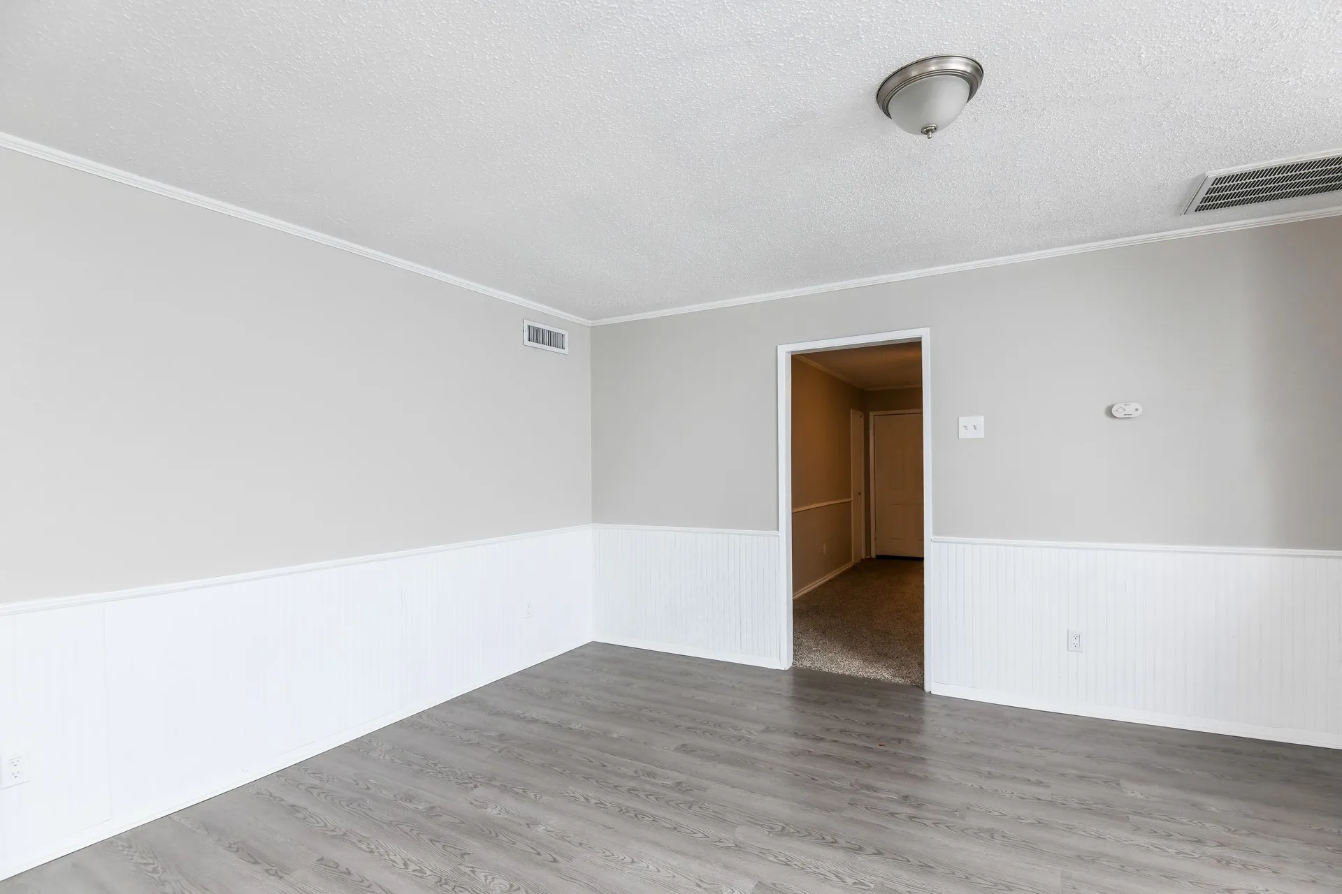 Single Family Residence For Rent in Dallas County , 3630 Williamsburg Drive, Garland, Texas 75043, 4 Bedroom, 2 Bathroom, Garage spaces, 1,869 Sqft, built in 1970, mls#21397825, Real Estate Agent in Garland, Homes For Rent in Dallas county, Homes For Rent in Garland, Realtor in Garland Texas, Real Estate Brokerage Independent Realty Texas, Luminita Cordes Realtor