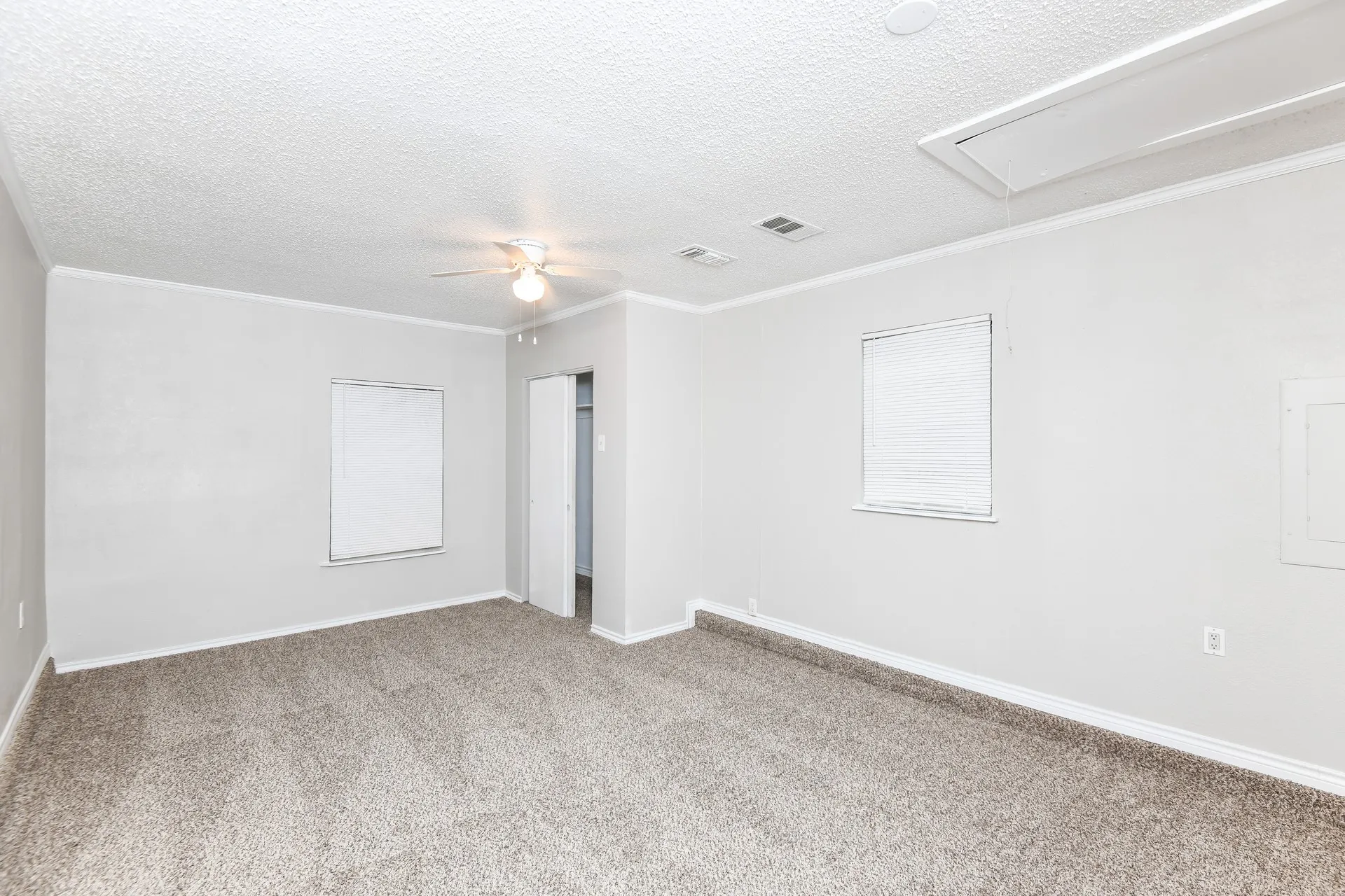Single Family Residence For Rent in Dallas County , 3630 Williamsburg Drive, Garland, Texas 75043, 4 Bedroom, 2 Bathroom, Garage spaces, 1,869 Sqft, built in 1970, mls#21397825, Real Estate Agent in Garland, Homes For Rent in Dallas county, Homes For Rent in Garland, Realtor in Garland Texas, Real Estate Brokerage Independent Realty Texas, Luminita Cordes Realtor