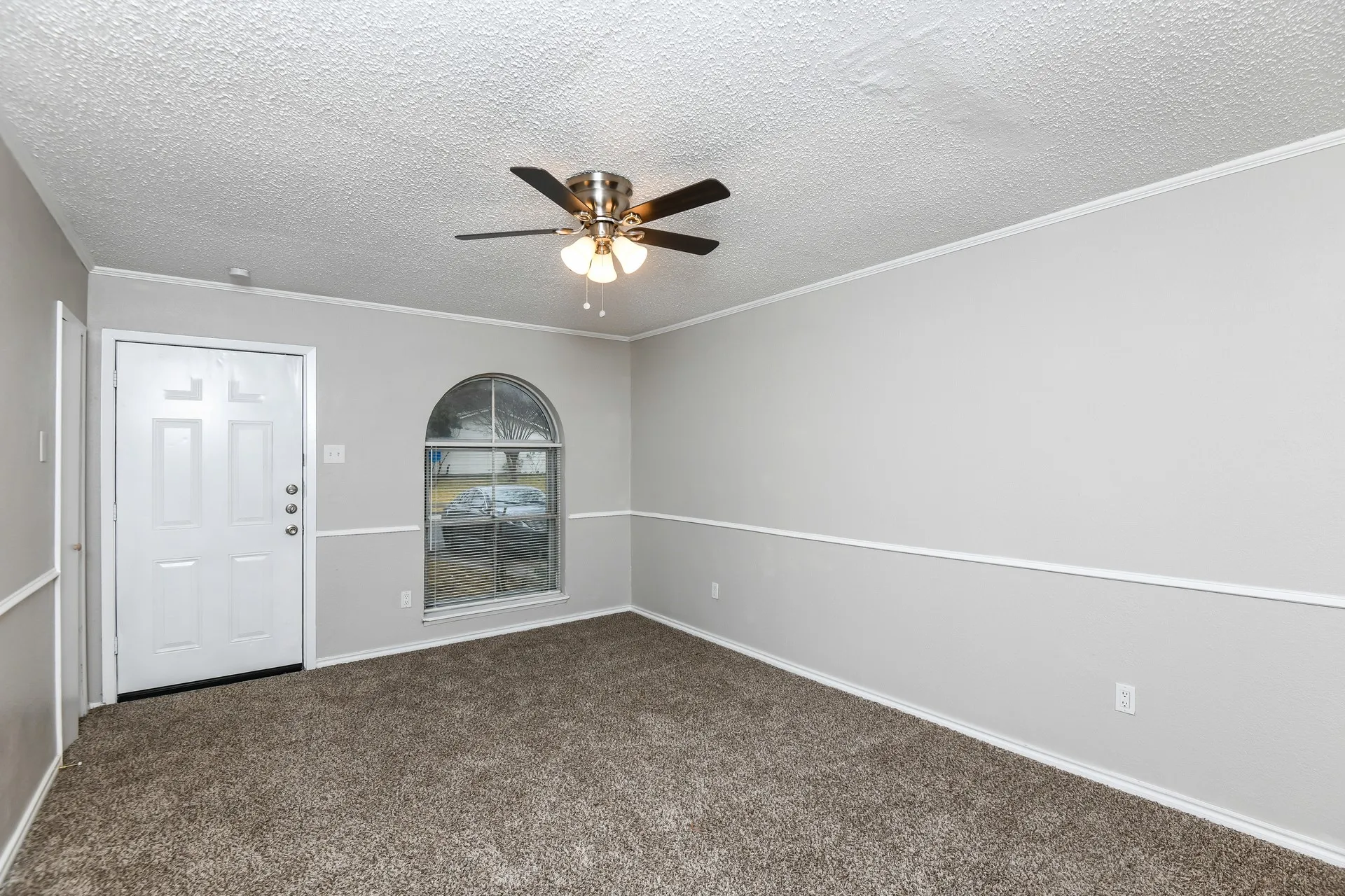 Single Family Residence For Rent in Dallas County , 3630 Williamsburg Drive, Garland, Texas 75043, 4 Bedroom, 2 Bathroom, Garage spaces, 1,869 Sqft, built in 1970, mls#21397825, Real Estate Agent in Garland, Homes For Rent in Dallas county, Homes For Rent in Garland, Realtor in Garland Texas, Real Estate Brokerage Independent Realty Texas, Luminita Cordes Realtor
