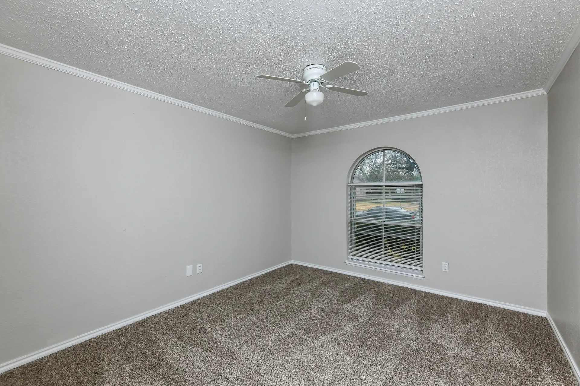 Single Family Residence For Rent in Dallas County , 3630 Williamsburg Drive, Garland, Texas 75043, 4 Bedroom, 2 Bathroom, Garage spaces, 1,869 Sqft, built in 1970, mls#21397825, Real Estate Agent in Garland, Homes For Rent in Dallas county, Homes For Rent in Garland, Realtor in Garland Texas, Real Estate Brokerage Independent Realty Texas, Luminita Cordes Realtor