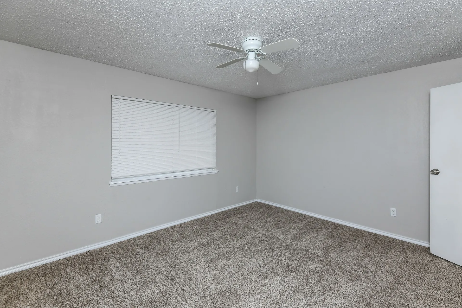 Single Family Residence For Rent in Dallas County , 3630 Williamsburg Drive, Garland, Texas 75043, 4 Bedroom, 2 Bathroom, Garage spaces, 1,869 Sqft, built in 1970, mls#21397825, Real Estate Agent in Garland, Homes For Rent in Dallas county, Homes For Rent in Garland, Realtor in Garland Texas, Real Estate Brokerage Independent Realty Texas, Luminita Cordes Realtor