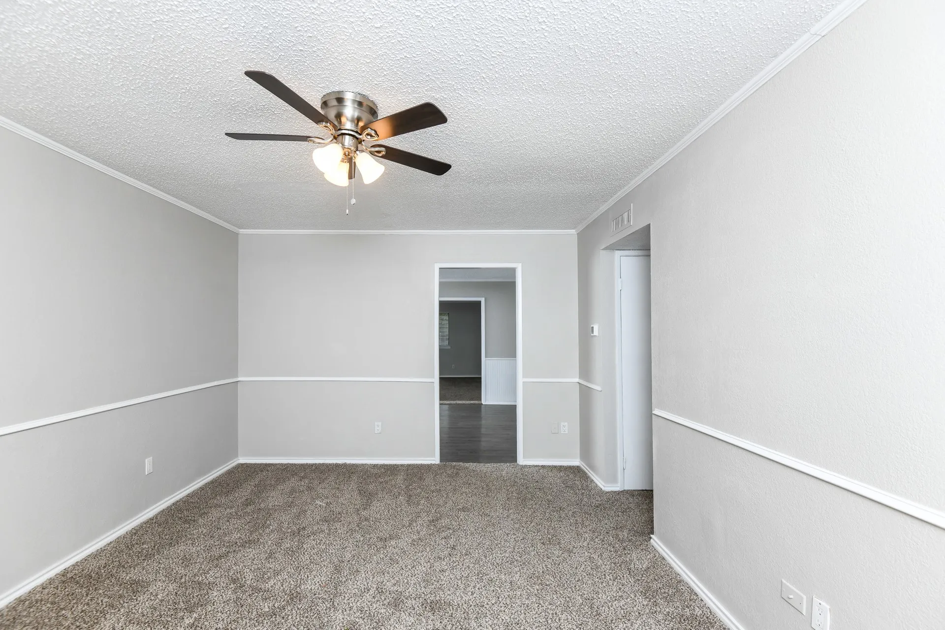 Single Family Residence For Rent in Dallas County , 3630 Williamsburg Drive, Garland, Texas 75043, 4 Bedroom, 2 Bathroom, Garage spaces, 1,869 Sqft, built in 1970, mls#21397825, Real Estate Agent in Garland, Homes For Rent in Dallas county, Homes For Rent in Garland, Realtor in Garland Texas, Real Estate Brokerage Independent Realty Texas, Luminita Cordes Realtor