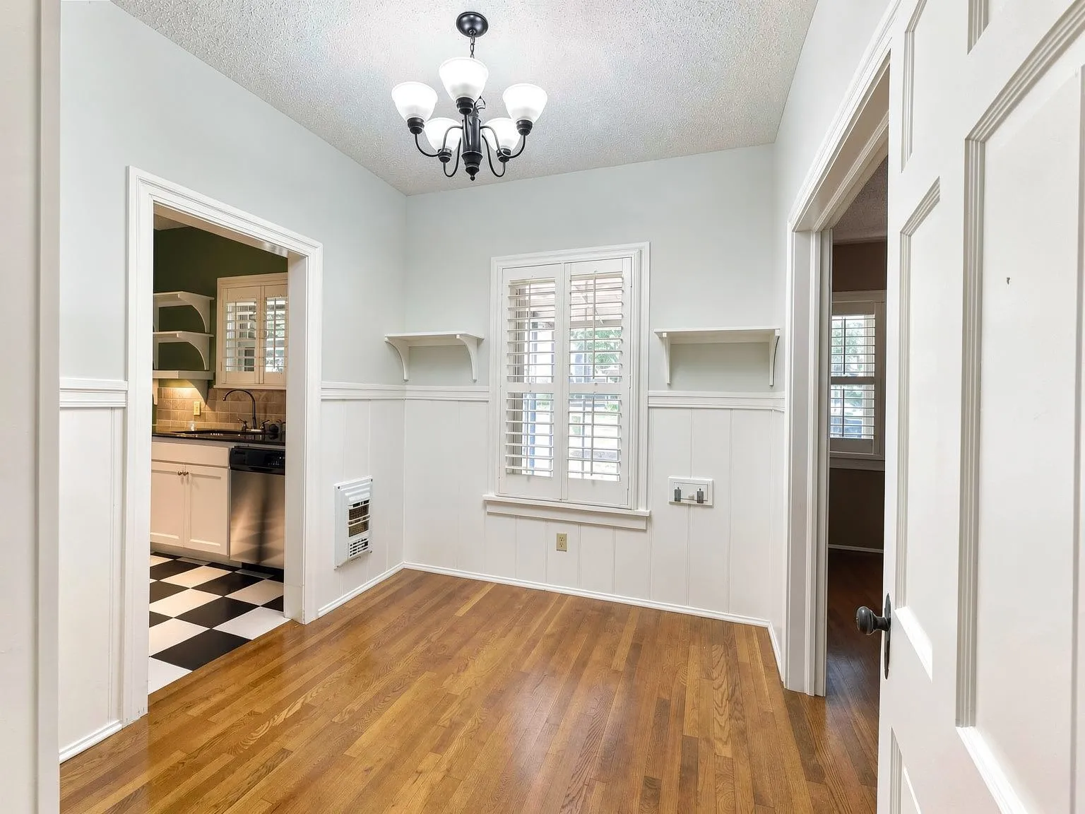 Single Family Residence For Rent in Tarrant County , 3909 El Campo Avenue, Fort Worth, Texas 76107, 2 Bedroom, 10 Bathroom, 2 Garage spaces, 980 Sqft, built in 1936, mls#21397828, Real Estate Agent in Fort Worth, Homes For Rent in Tarrant county, Homes For Rent in Fort Worth, Realtor in Fort Worth Texas, Real Estate Brokerage Independent Realty Texas, Luminita Cordes Realtor