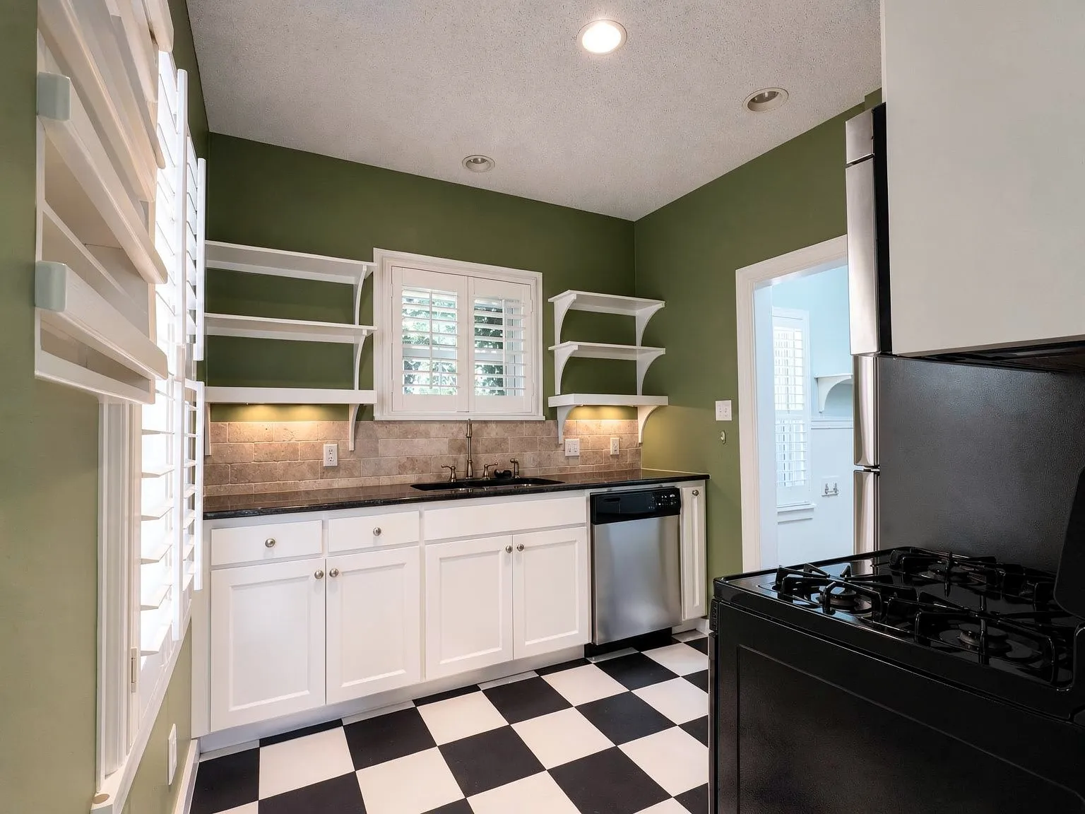 Single Family Residence For Rent in Tarrant County , 3909 El Campo Avenue, Fort Worth, Texas 76107, 2 Bedroom, 10 Bathroom, 2 Garage spaces, 980 Sqft, built in 1936, mls#21397828, Real Estate Agent in Fort Worth, Homes For Rent in Tarrant county, Homes For Rent in Fort Worth, Realtor in Fort Worth Texas, Real Estate Brokerage Independent Realty Texas, Luminita Cordes Realtor