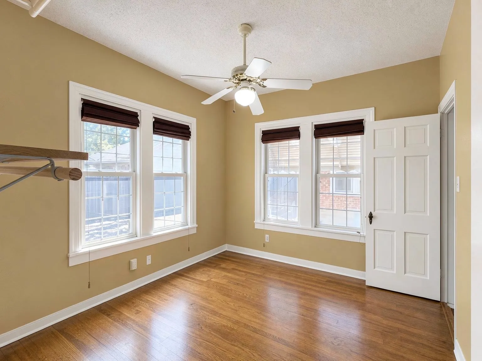 Single Family Residence For Rent in Tarrant County , 3909 El Campo Avenue, Fort Worth, Texas 76107, 2 Bedroom, 10 Bathroom, 2 Garage spaces, 980 Sqft, built in 1936, mls#21397828, Real Estate Agent in Fort Worth, Homes For Rent in Tarrant county, Homes For Rent in Fort Worth, Realtor in Fort Worth Texas, Real Estate Brokerage Independent Realty Texas, Luminita Cordes Realtor