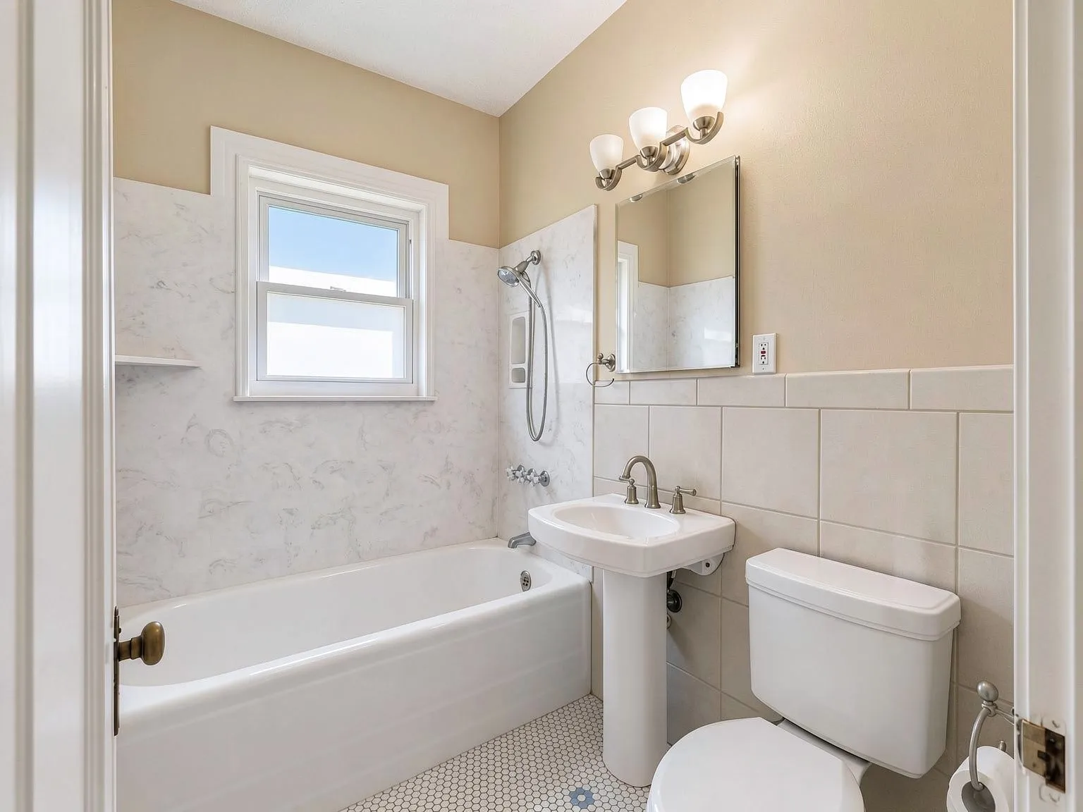 Single Family Residence For Rent in Tarrant County , 3909 El Campo Avenue, Fort Worth, Texas 76107, 2 Bedroom, 10 Bathroom, 2 Garage spaces, 980 Sqft, built in 1936, mls#21397828, Real Estate Agent in Fort Worth, Homes For Rent in Tarrant county, Homes For Rent in Fort Worth, Realtor in Fort Worth Texas, Real Estate Brokerage Independent Realty Texas, Luminita Cordes Realtor