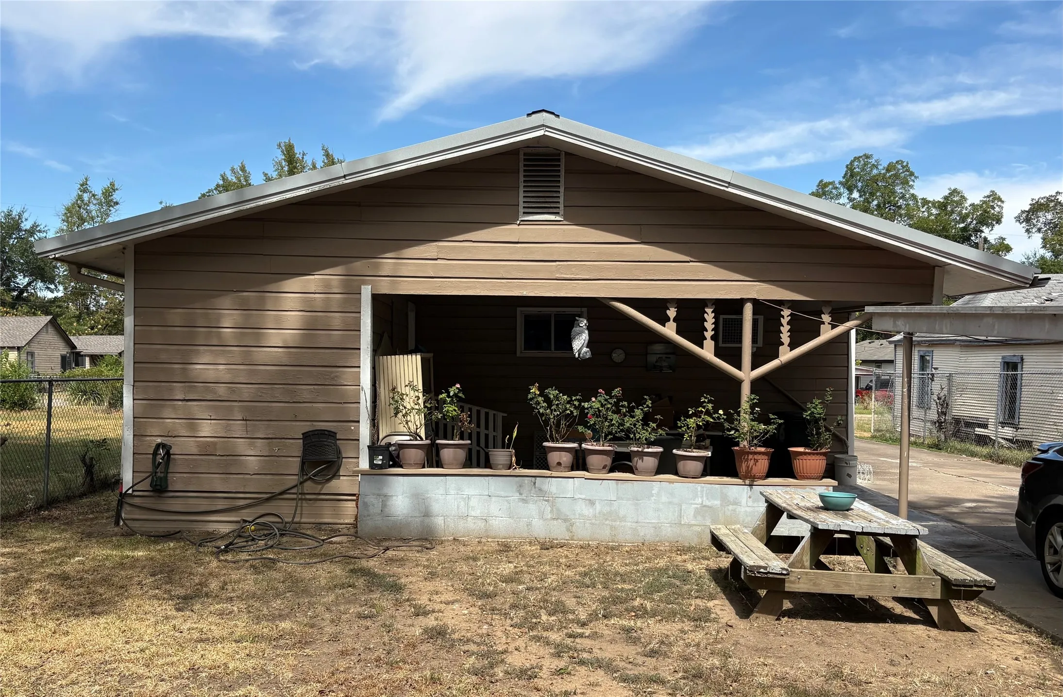Single Family Residence For Sale in Hopkins County , 416 Ross Street E, Sulphur Springs, Texas 75482, 3 Bedroom, 2 Bathroom, Garage spaces, 1,540 Sqft, built in 1963, mls#21397404, Real Estate Agent in Sulphur Springs, Homes For Sale in Hopkins county, Homes For Sale in Sulphur Springs, Realtor in Sulphur Springs Texas, Real Estate Brokerage Independent Realty Texas, Luminita Cordes Realtor