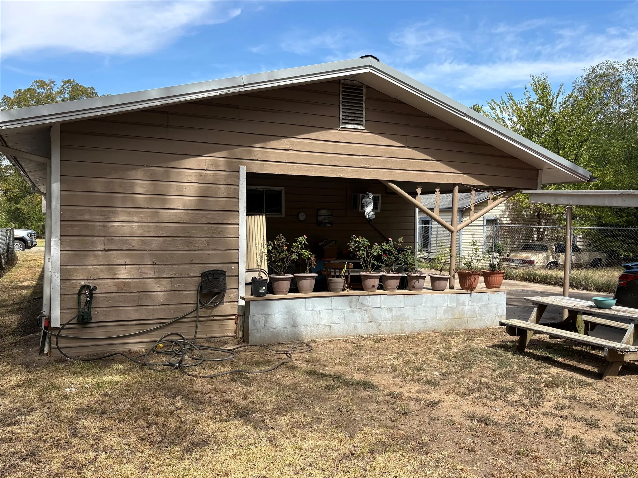 Single Family Residence For Sale in Hopkins County , 416 Ross Street E, Sulphur Springs, Texas 75482, 3 Bedroom, 2 Bathroom, Garage spaces, 1,540 Sqft, built in 1963, mls#21397404, Real Estate Agent in Sulphur Springs, Homes For Sale in Hopkins county, Homes For Sale in Sulphur Springs, Realtor in Sulphur Springs Texas, Real Estate Brokerage Independent Realty Texas, Luminita Cordes Realtor