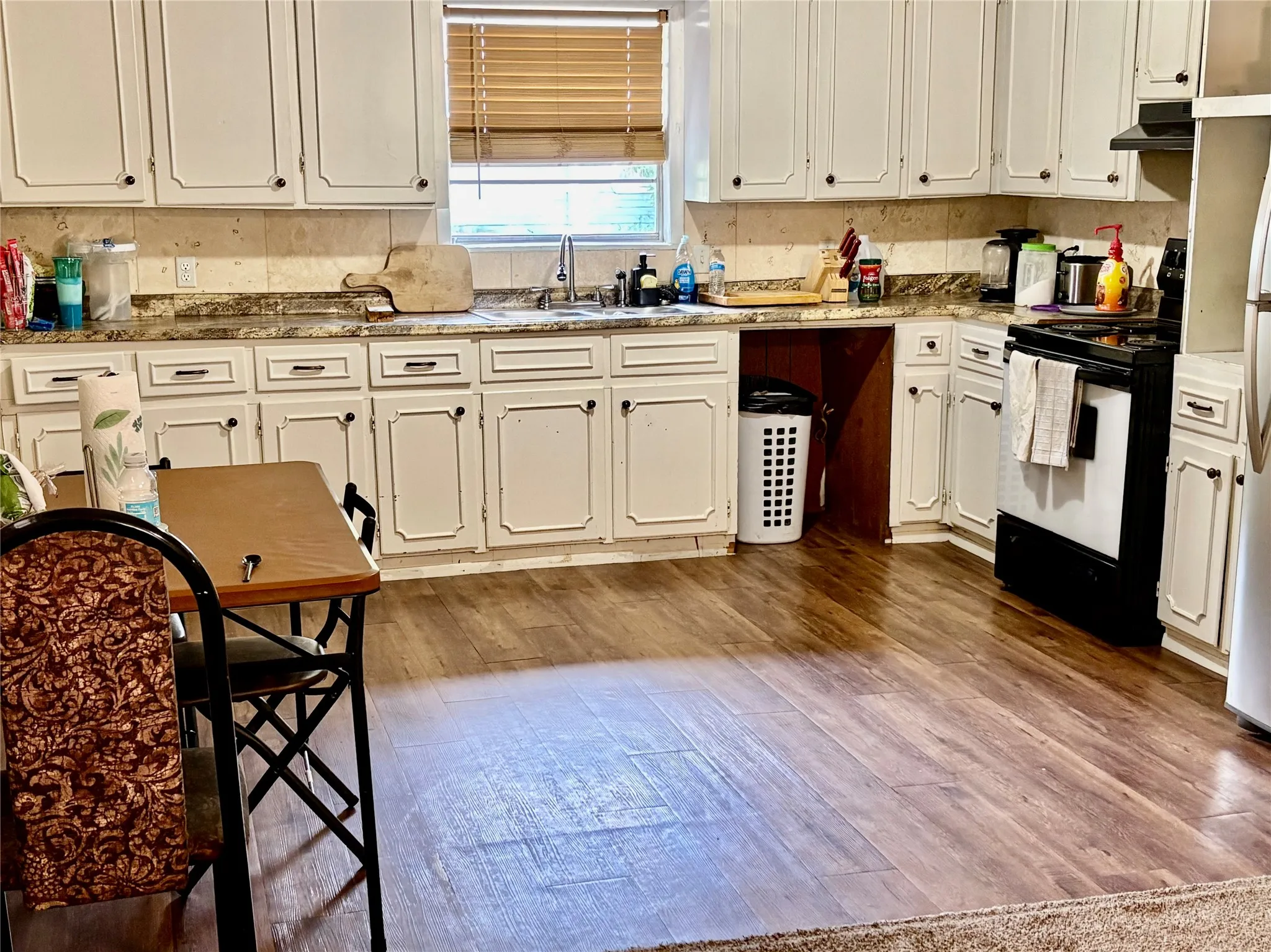 Single Family Residence For Sale in Hopkins County , 416 Ross Street E, Sulphur Springs, Texas 75482, 3 Bedroom, 2 Bathroom, Garage spaces, 1,540 Sqft, built in 1963, mls#21397404, Real Estate Agent in Sulphur Springs, Homes For Sale in Hopkins county, Homes For Sale in Sulphur Springs, Realtor in Sulphur Springs Texas, Real Estate Brokerage Independent Realty Texas, Luminita Cordes Realtor