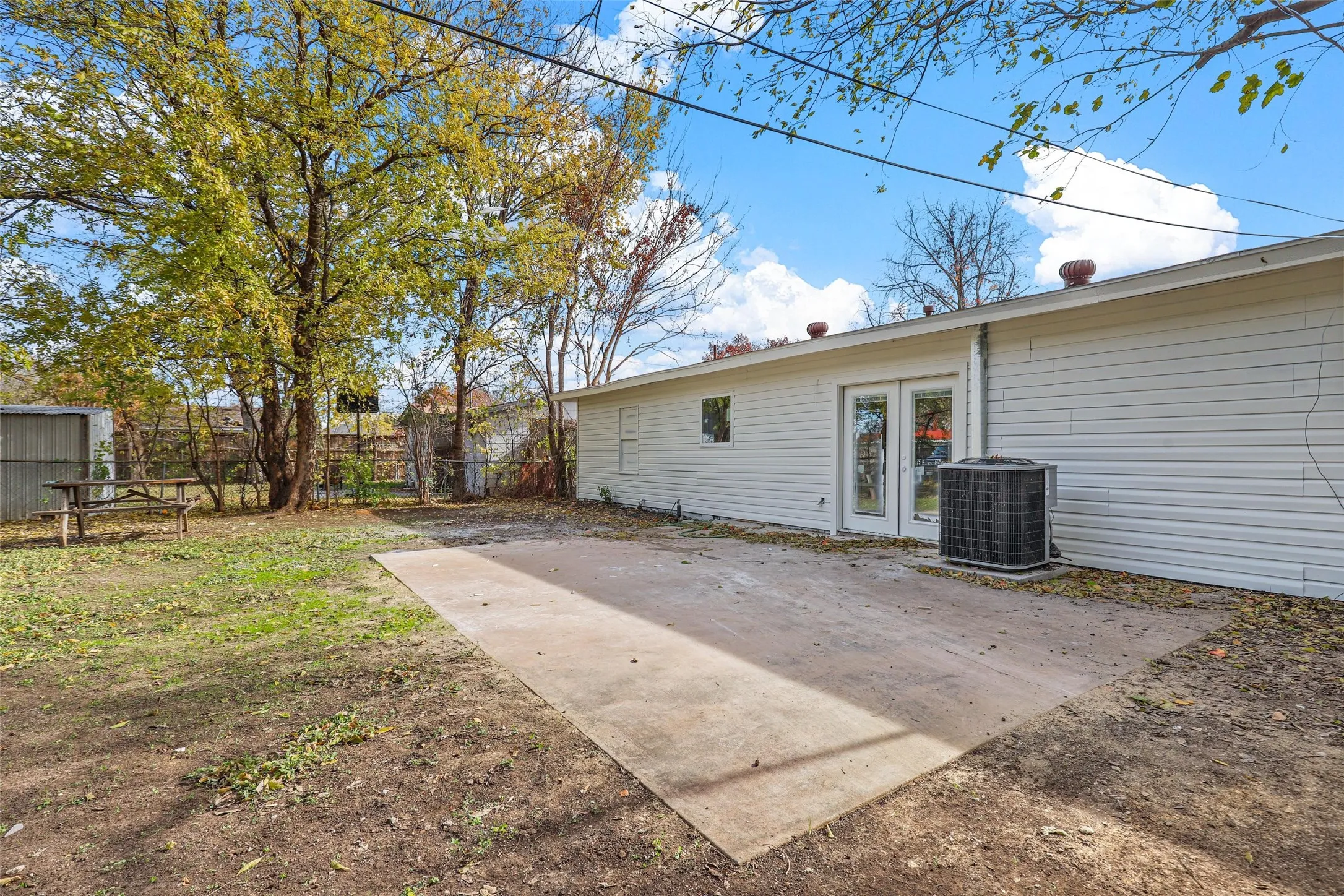 Single Family Residence For Sale in Tarrant County , 5832 Tracyne Drive, Westworth Village, Texas 76114, 3 Bedroom, 2 Bathroom, Garage spaces, 1,450 Sqft, built in 1954, mls#21397833, Real Estate Agent in Westworth Village, Homes For Sale in Tarrant county, Homes For Sale in Westworth Village, Realtor in Westworth Village Texas, Real Estate Brokerage Independent Realty Texas, Luminita Cordes Realtor
