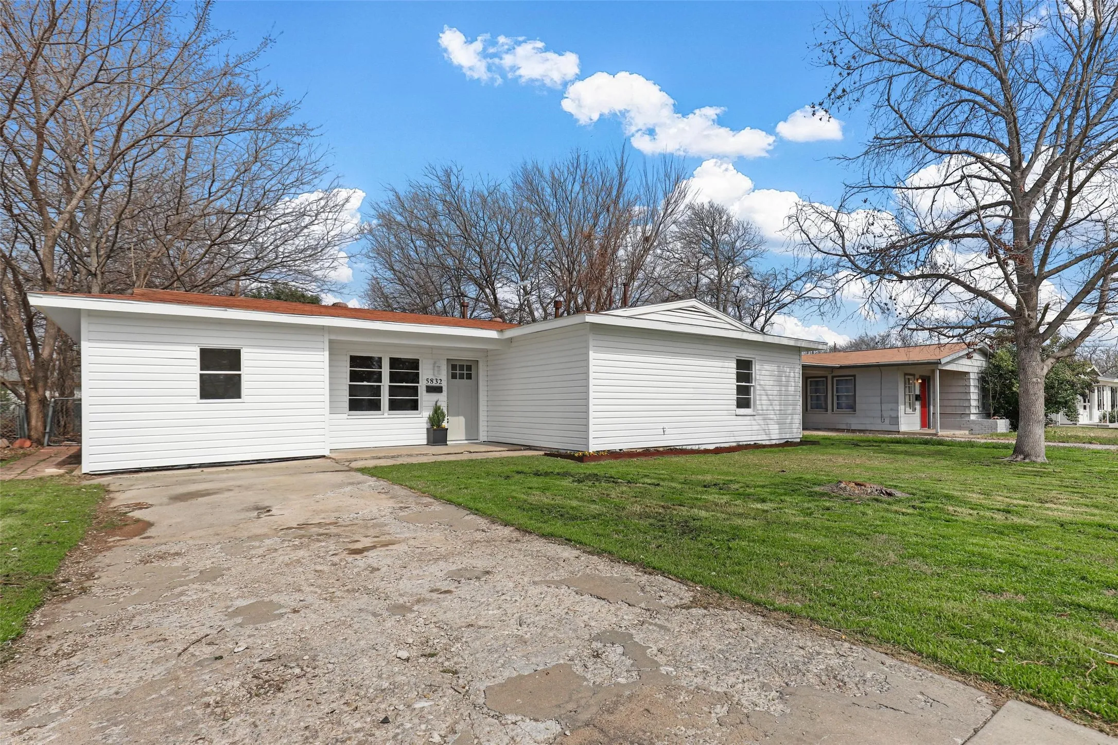 Single Family Residence For Sale in Tarrant County , 5832 Tracyne Drive, Westworth Village, Texas 76114, 3 Bedroom, 2 Bathroom, Garage spaces, 1,450 Sqft, built in 1954, mls#21397833, Real Estate Agent in Westworth Village, Homes For Sale in Tarrant county, Homes For Sale in Westworth Village, Realtor in Westworth Village Texas, Real Estate Brokerage Independent Realty Texas, Luminita Cordes Realtor
