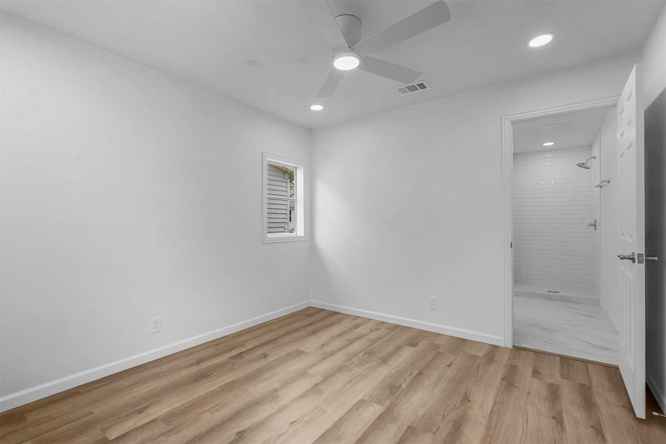 Single Family Residence For Sale in Tarrant County , 5832 Tracyne Drive, Westworth Village, Texas 76114, 3 Bedroom, 2 Bathroom, Garage spaces, 1,450 Sqft, built in 1954, mls#21397833, Real Estate Agent in Westworth Village, Homes For Sale in Tarrant county, Homes For Sale in Westworth Village, Realtor in Westworth Village Texas, Real Estate Brokerage Independent Realty Texas, Luminita Cordes Realtor