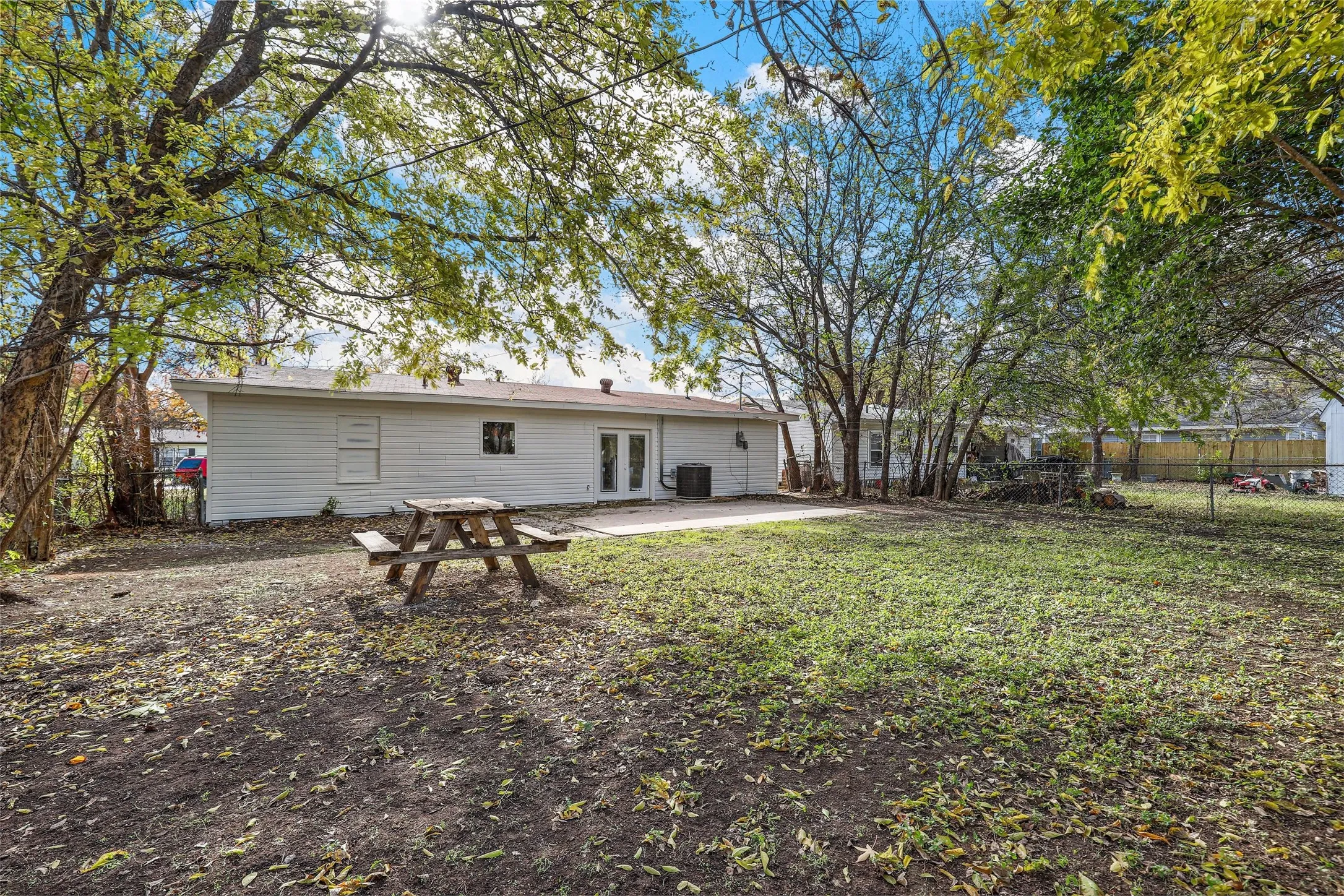 Single Family Residence For Sale in Tarrant County , 5832 Tracyne Drive, Westworth Village, Texas 76114, 3 Bedroom, 2 Bathroom, Garage spaces, 1,450 Sqft, built in 1954, mls#21397833, Real Estate Agent in Westworth Village, Homes For Sale in Tarrant county, Homes For Sale in Westworth Village, Realtor in Westworth Village Texas, Real Estate Brokerage Independent Realty Texas, Luminita Cordes Realtor