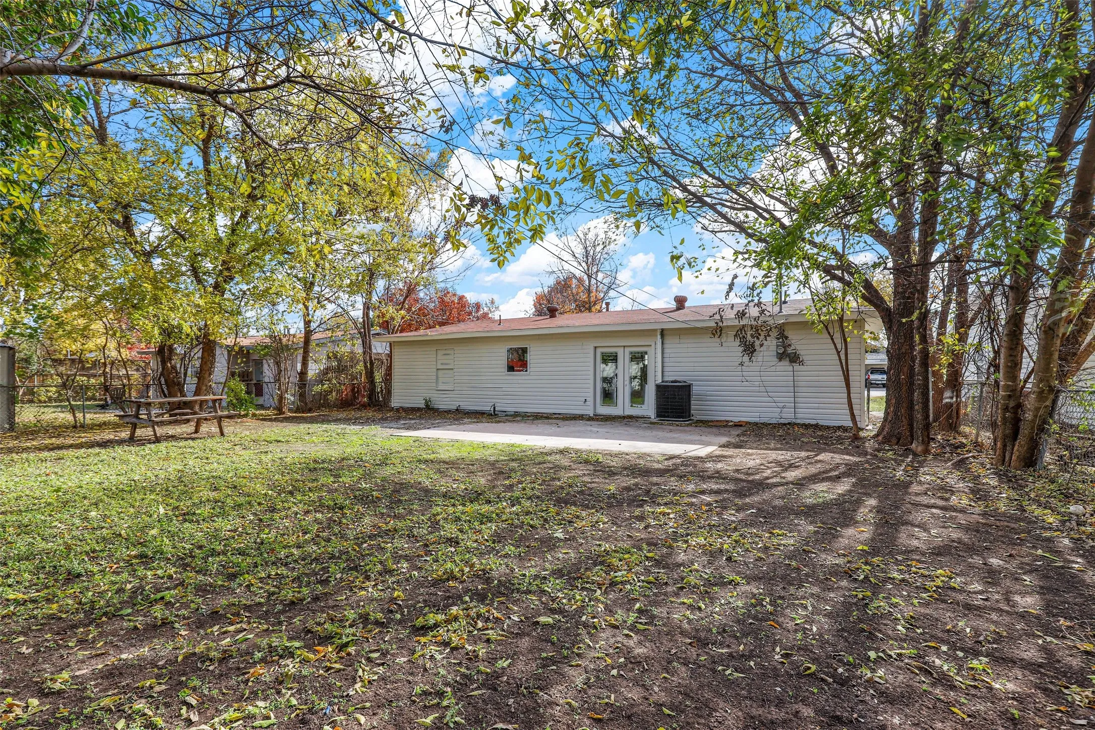 Single Family Residence For Sale in Tarrant County , 5832 Tracyne Drive, Westworth Village, Texas 76114, 3 Bedroom, 2 Bathroom, Garage spaces, 1,450 Sqft, built in 1954, mls#21397833, Real Estate Agent in Westworth Village, Homes For Sale in Tarrant county, Homes For Sale in Westworth Village, Realtor in Westworth Village Texas, Real Estate Brokerage Independent Realty Texas, Luminita Cordes Realtor