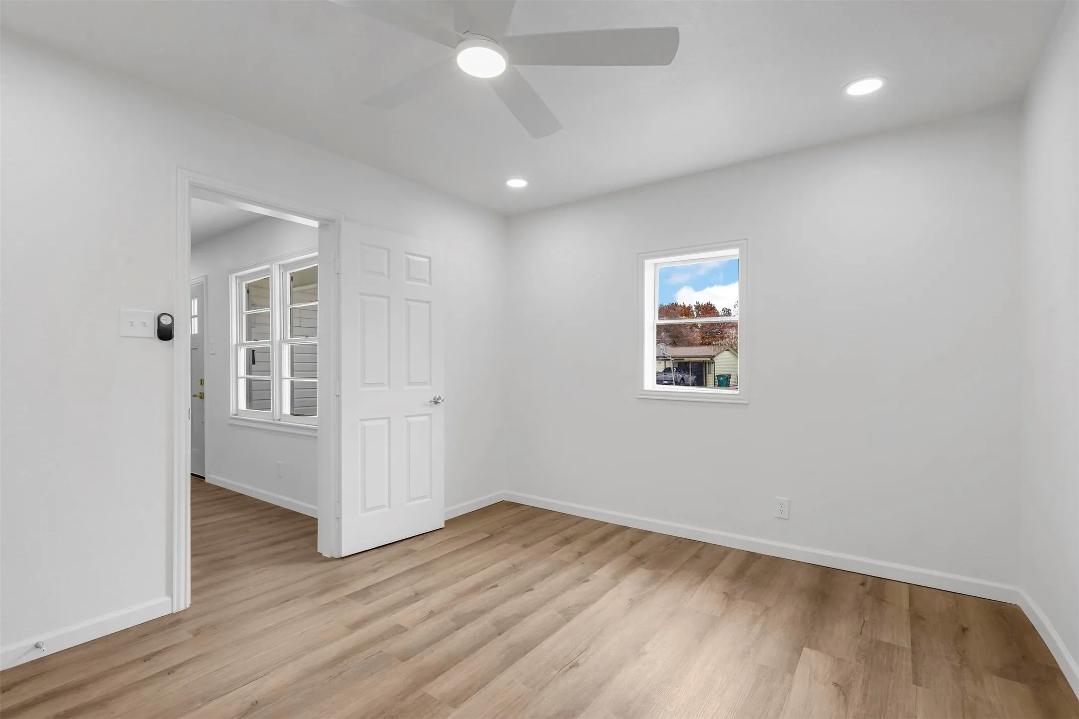 Single Family Residence For Sale in Tarrant County , 5832 Tracyne Drive, Westworth Village, Texas 76114, 3 Bedroom, 2 Bathroom, Garage spaces, 1,450 Sqft, built in 1954, mls#21397833, Real Estate Agent in Westworth Village, Homes For Sale in Tarrant county, Homes For Sale in Westworth Village, Realtor in Westworth Village Texas, Real Estate Brokerage Independent Realty Texas, Luminita Cordes Realtor