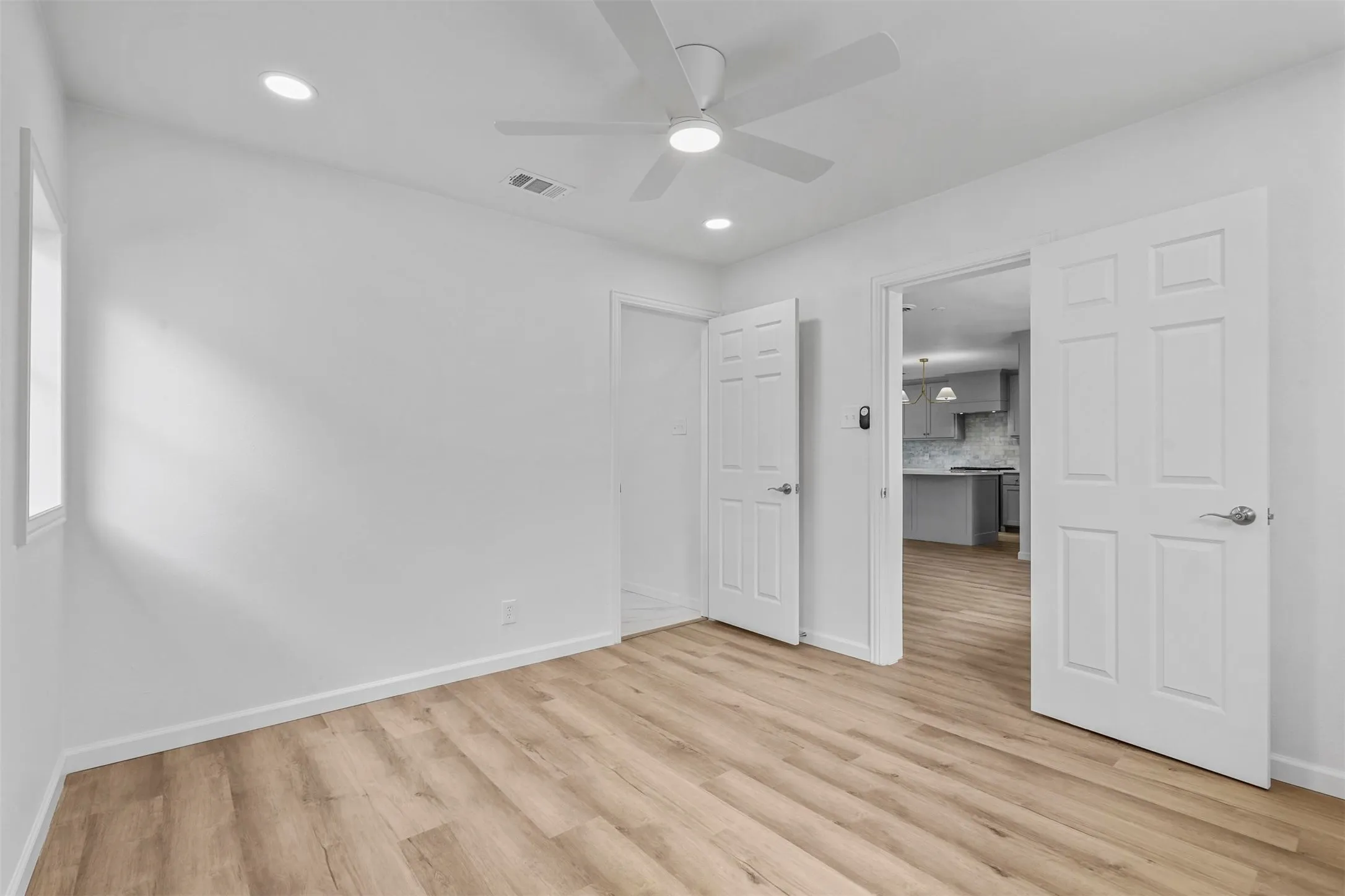 Single Family Residence For Sale in Tarrant County , 5832 Tracyne Drive, Westworth Village, Texas 76114, 3 Bedroom, 2 Bathroom, Garage spaces, 1,450 Sqft, built in 1954, mls#21397833, Real Estate Agent in Westworth Village, Homes For Sale in Tarrant county, Homes For Sale in Westworth Village, Realtor in Westworth Village Texas, Real Estate Brokerage Independent Realty Texas, Luminita Cordes Realtor
