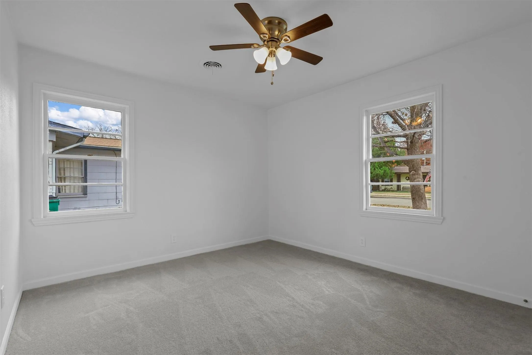 Single Family Residence For Sale in Tarrant County , 5832 Tracyne Drive, Westworth Village, Texas 76114, 3 Bedroom, 2 Bathroom, Garage spaces, 1,450 Sqft, built in 1954, mls#21397833, Real Estate Agent in Westworth Village, Homes For Sale in Tarrant county, Homes For Sale in Westworth Village, Realtor in Westworth Village Texas, Real Estate Brokerage Independent Realty Texas, Luminita Cordes Realtor