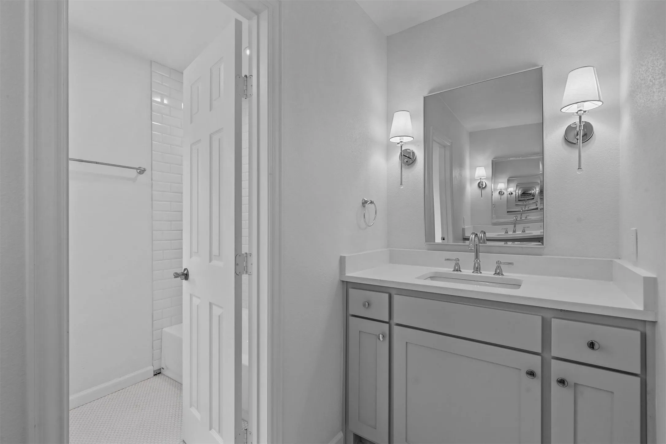 Single Family Residence For Sale in Tarrant County , 5832 Tracyne Drive, Westworth Village, Texas 76114, 3 Bedroom, 2 Bathroom, Garage spaces, 1,450 Sqft, built in 1954, mls#21397833, Real Estate Agent in Westworth Village, Homes For Sale in Tarrant county, Homes For Sale in Westworth Village, Realtor in Westworth Village Texas, Real Estate Brokerage Independent Realty Texas, Luminita Cordes Realtor