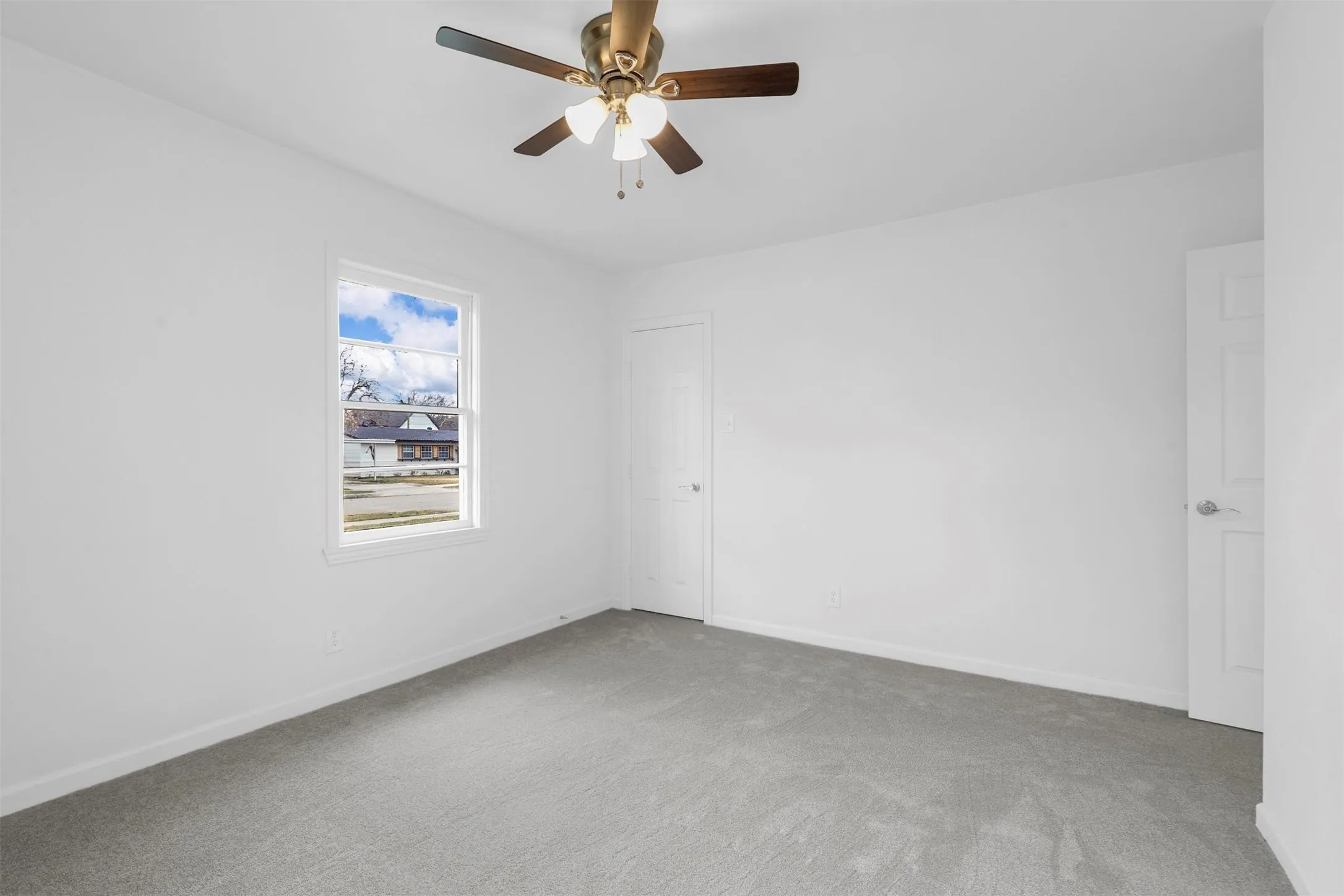 Single Family Residence For Sale in Tarrant County , 5832 Tracyne Drive, Westworth Village, Texas 76114, 3 Bedroom, 2 Bathroom, Garage spaces, 1,450 Sqft, built in 1954, mls#21397833, Real Estate Agent in Westworth Village, Homes For Sale in Tarrant county, Homes For Sale in Westworth Village, Realtor in Westworth Village Texas, Real Estate Brokerage Independent Realty Texas, Luminita Cordes Realtor