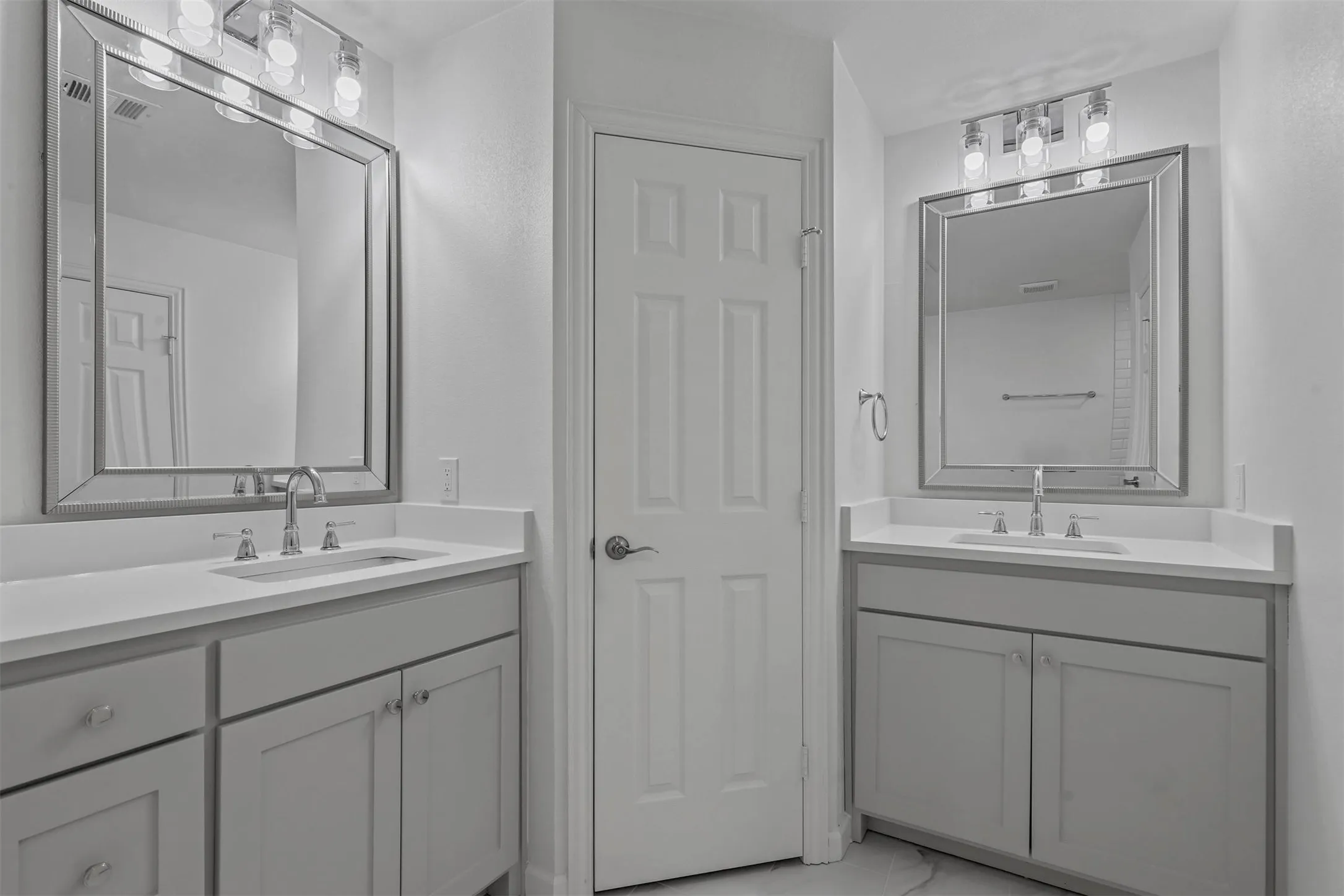 Single Family Residence For Sale in Tarrant County , 5832 Tracyne Drive, Westworth Village, Texas 76114, 3 Bedroom, 2 Bathroom, Garage spaces, 1,450 Sqft, built in 1954, mls#21397833, Real Estate Agent in Westworth Village, Homes For Sale in Tarrant county, Homes For Sale in Westworth Village, Realtor in Westworth Village Texas, Real Estate Brokerage Independent Realty Texas, Luminita Cordes Realtor