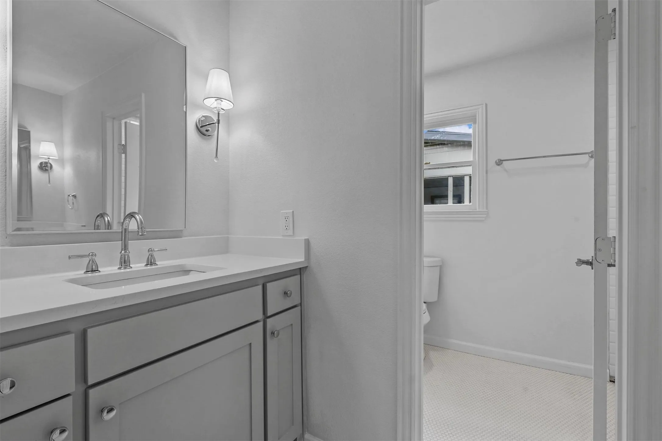 Single Family Residence For Sale in Tarrant County , 5832 Tracyne Drive, Westworth Village, Texas 76114, 3 Bedroom, 2 Bathroom, Garage spaces, 1,450 Sqft, built in 1954, mls#21397833, Real Estate Agent in Westworth Village, Homes For Sale in Tarrant county, Homes For Sale in Westworth Village, Realtor in Westworth Village Texas, Real Estate Brokerage Independent Realty Texas, Luminita Cordes Realtor