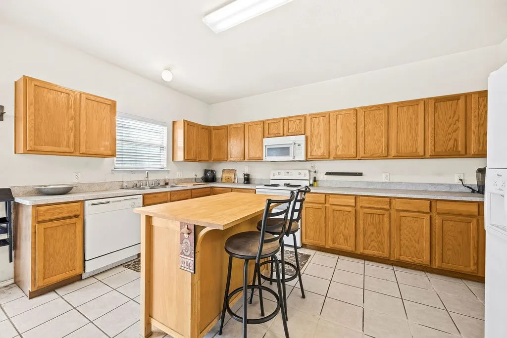 Single Family Residence For Sale in Tarrant County , 5012 Meridian Lane, Fort Worth, Texas 76244, 4 Bedroom, 3 Bathroom, 2 Garage spaces, 3,347 Sqft, built in 2002, mls#21390471, Real Estate Agent in Fort Worth, Homes For Sale in Tarrant county, Homes For Sale in Fort Worth, Realtor in Fort Worth Texas, Real Estate Brokerage Independent Realty Texas, Luminita Cordes Realtor