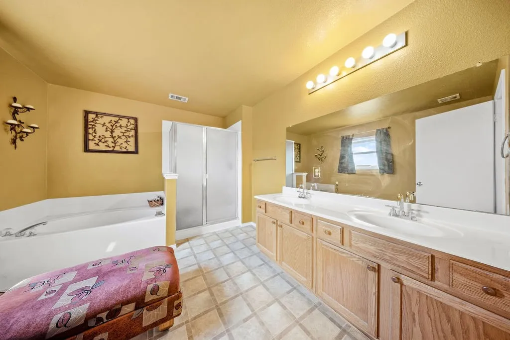 Single Family Residence For Sale in Tarrant County , 5012 Meridian Lane, Fort Worth, Texas 76244, 4 Bedroom, 3 Bathroom, 2 Garage spaces, 3,347 Sqft, built in 2002, mls#21390471, Real Estate Agent in Fort Worth, Homes For Sale in Tarrant county, Homes For Sale in Fort Worth, Realtor in Fort Worth Texas, Real Estate Brokerage Independent Realty Texas, Luminita Cordes Realtor