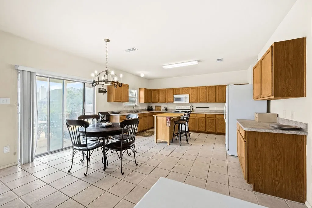 Single Family Residence For Sale in Tarrant County , 5012 Meridian Lane, Fort Worth, Texas 76244, 4 Bedroom, 3 Bathroom, 2 Garage spaces, 3,347 Sqft, built in 2002, mls#21390471, Real Estate Agent in Fort Worth, Homes For Sale in Tarrant county, Homes For Sale in Fort Worth, Realtor in Fort Worth Texas, Real Estate Brokerage Independent Realty Texas, Luminita Cordes Realtor