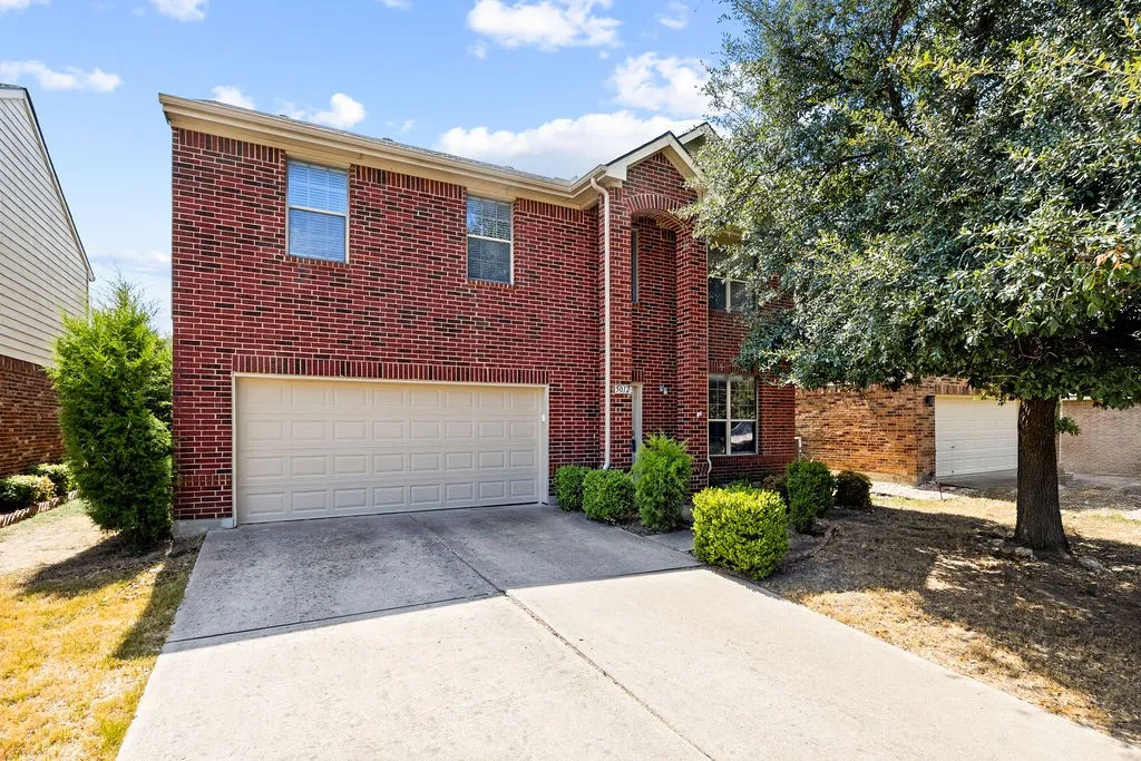 Single Family Residence For Sale in Tarrant County , 5012 Meridian Lane, Fort Worth, Texas 76244, 4 Bedroom, 3 Bathroom, 2 Garage spaces, 3,347 Sqft, built in 2002, mls#21390471, Real Estate Agent in Fort Worth, Homes For Sale in Tarrant county, Homes For Sale in Fort Worth, Realtor in Fort Worth Texas, Real Estate Brokerage Independent Realty Texas, Luminita Cordes Realtor