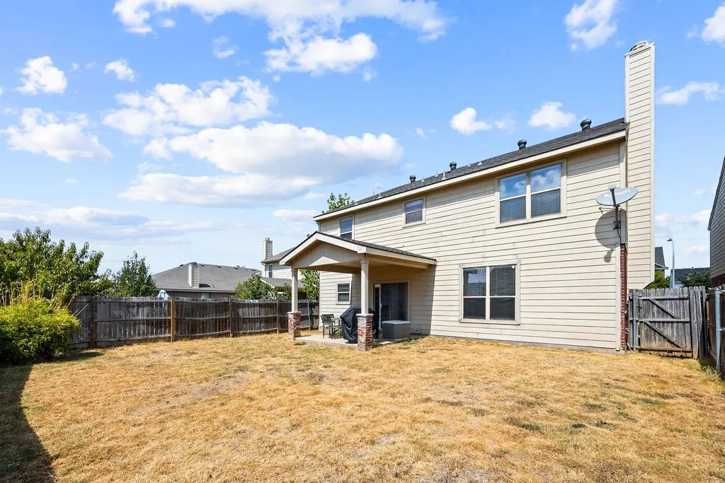 Single Family Residence For Sale in Tarrant County , 5012 Meridian Lane, Fort Worth, Texas 76244, 4 Bedroom, 3 Bathroom, 2 Garage spaces, 3,347 Sqft, built in 2002, mls#21390471, Real Estate Agent in Fort Worth, Homes For Sale in Tarrant county, Homes For Sale in Fort Worth, Realtor in Fort Worth Texas, Real Estate Brokerage Independent Realty Texas, Luminita Cordes Realtor