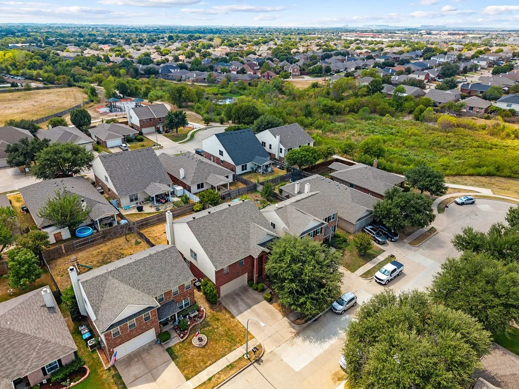 Single Family Residence For Sale in Tarrant County , 5012 Meridian Lane, Fort Worth, Texas 76244, 4 Bedroom, 3 Bathroom, 2 Garage spaces, 3,347 Sqft, built in 2002, mls#21390471, Real Estate Agent in Fort Worth, Homes For Sale in Tarrant county, Homes For Sale in Fort Worth, Realtor in Fort Worth Texas, Real Estate Brokerage Independent Realty Texas, Luminita Cordes Realtor