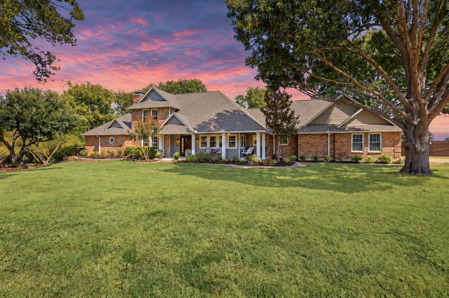 Single Family Residence For Sale in Collin County , 1201 E Stone Road, Wylie, Texas 75098, 3 Bedroom, 3 Bathroom, 3 Garage spaces, 2,843 Sqft, built in 1986, mls#21393089, Real Estate Agent in Wylie, Homes For Sale in Collin county, Homes For Sale in Wylie, Realtor in Wylie Texas, Real Estate Brokerage Independent Realty Texas, Luminita Cordes Realtor