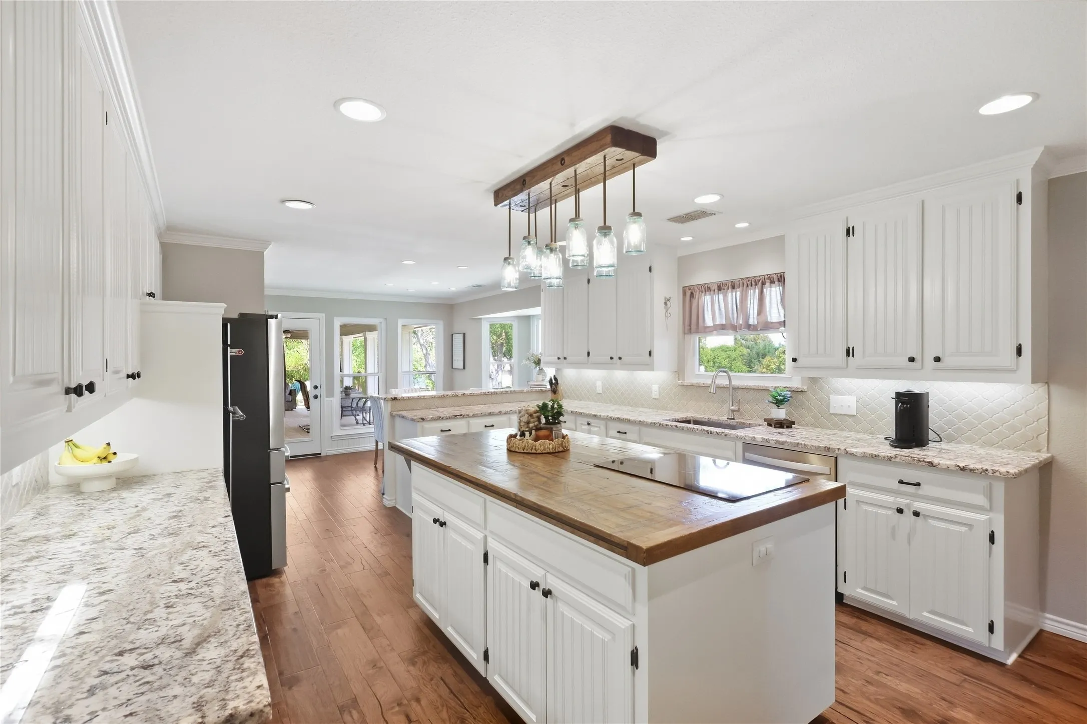 Single Family Residence For Sale in Collin County , 1201 E Stone Road, Wylie, Texas 75098, 3 Bedroom, 3 Bathroom, 3 Garage spaces, 2,843 Sqft, built in 1986, mls#21393089, Real Estate Agent in Wylie, Homes For Sale in Collin county, Homes For Sale in Wylie, Realtor in Wylie Texas, Real Estate Brokerage Independent Realty Texas, Luminita Cordes Realtor
