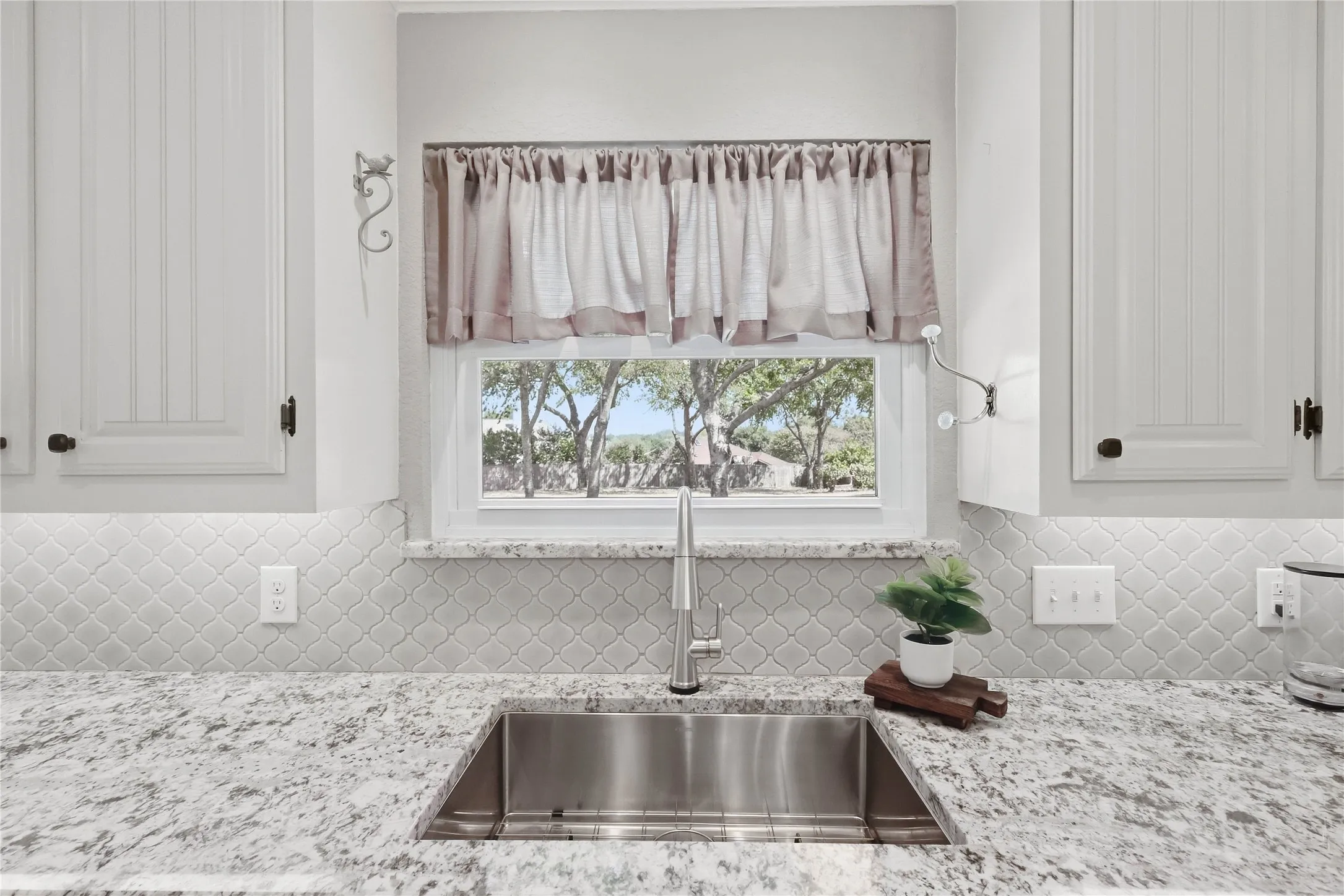 Single Family Residence For Sale in Collin County , 1201 E Stone Road, Wylie, Texas 75098, 3 Bedroom, 3 Bathroom, 3 Garage spaces, 2,843 Sqft, built in 1986, mls#21393089, Real Estate Agent in Wylie, Homes For Sale in Collin county, Homes For Sale in Wylie, Realtor in Wylie Texas, Real Estate Brokerage Independent Realty Texas, Luminita Cordes Realtor