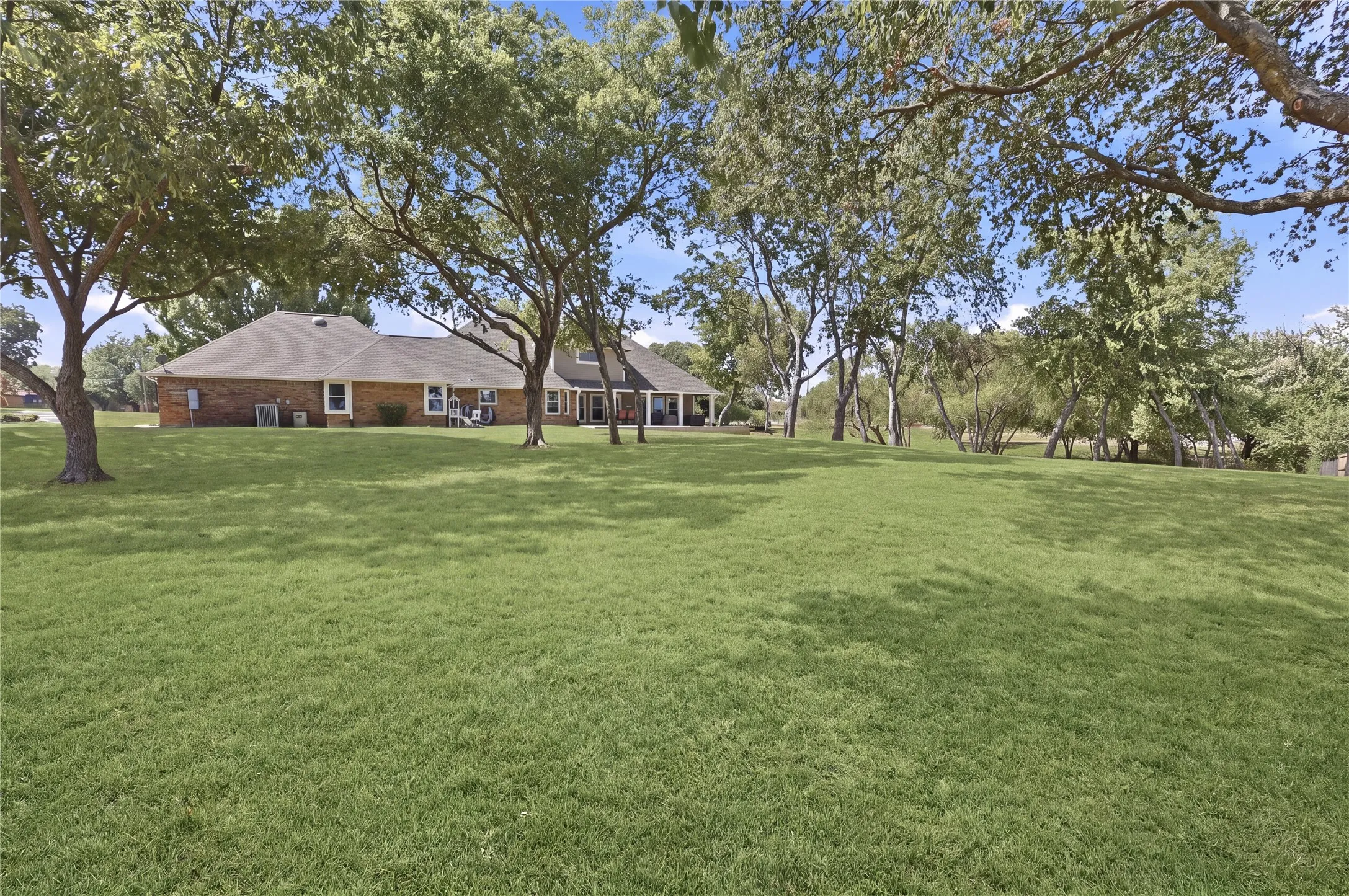 Single Family Residence For Sale in Collin County , 1201 E Stone Road, Wylie, Texas 75098, 3 Bedroom, 3 Bathroom, 3 Garage spaces, 2,843 Sqft, built in 1986, mls#21393089, Real Estate Agent in Wylie, Homes For Sale in Collin county, Homes For Sale in Wylie, Realtor in Wylie Texas, Real Estate Brokerage Independent Realty Texas, Luminita Cordes Realtor