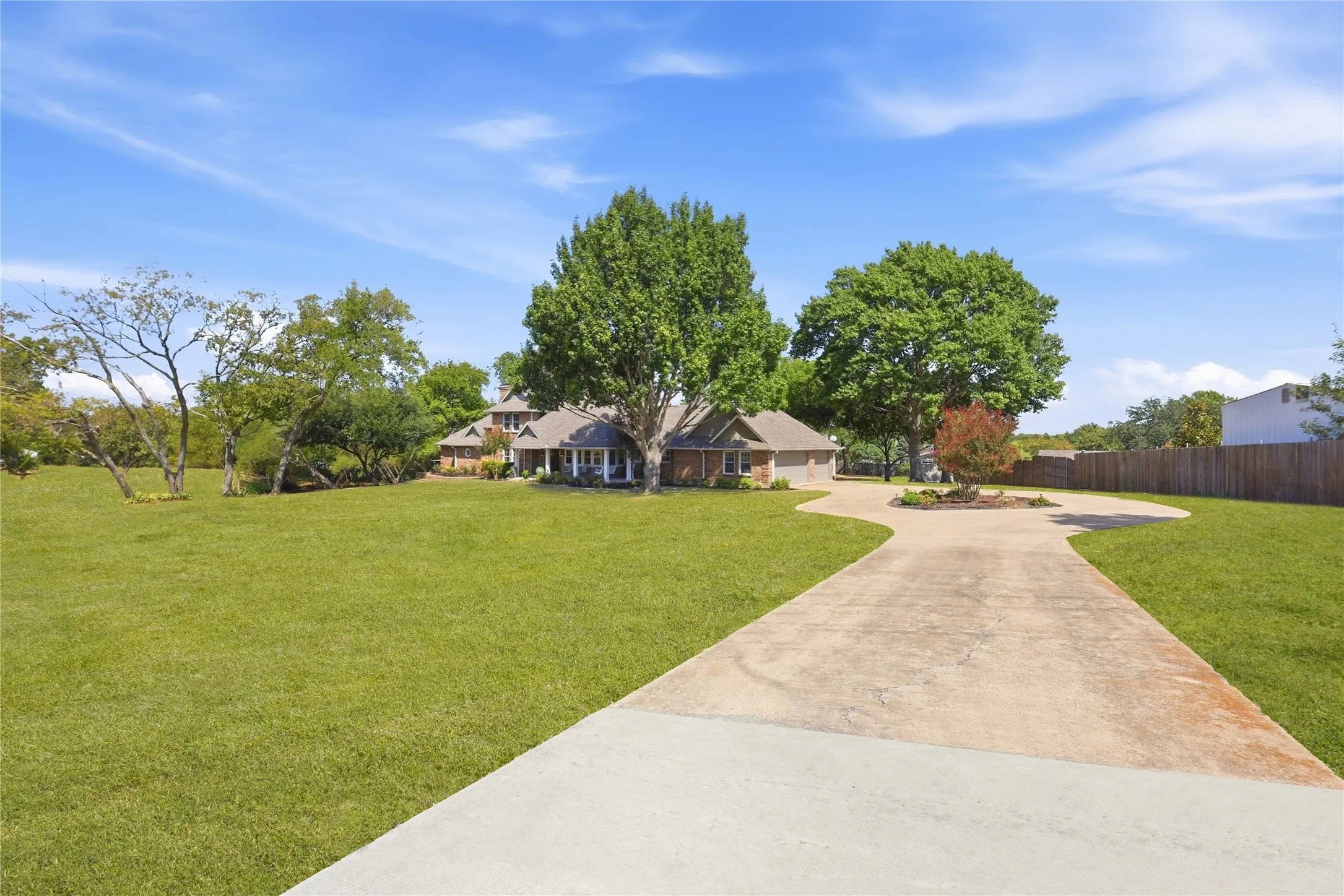 Single Family Residence For Sale in Collin County , 1201 E Stone Road, Wylie, Texas 75098, 3 Bedroom, 3 Bathroom, 3 Garage spaces, 2,843 Sqft, built in 1986, mls#21393089, Real Estate Agent in Wylie, Homes For Sale in Collin county, Homes For Sale in Wylie, Realtor in Wylie Texas, Real Estate Brokerage Independent Realty Texas, Luminita Cordes Realtor
