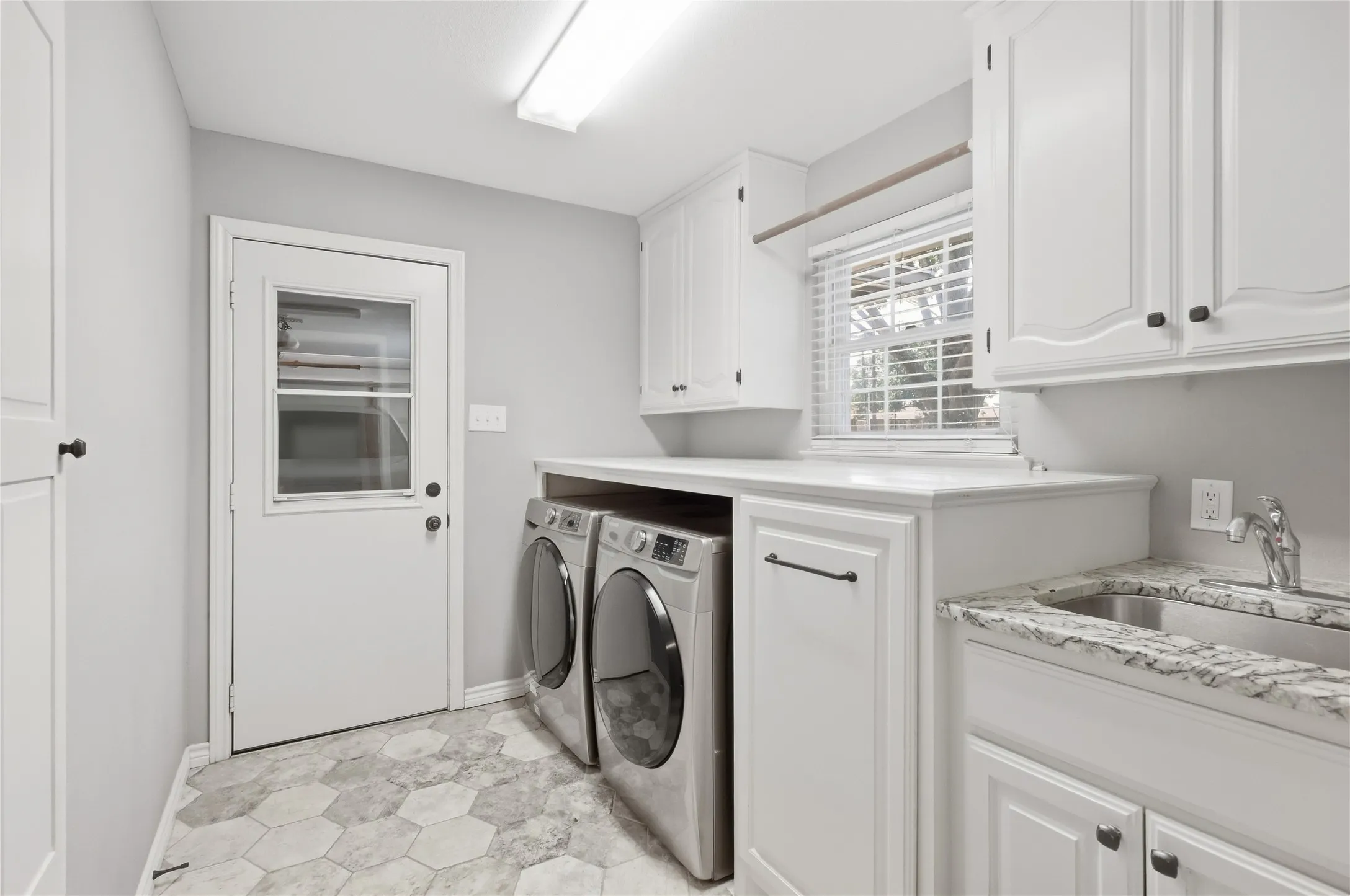 Single Family Residence For Sale in Collin County , 1201 E Stone Road, Wylie, Texas 75098, 3 Bedroom, 3 Bathroom, 3 Garage spaces, 2,843 Sqft, built in 1986, mls#21393089, Real Estate Agent in Wylie, Homes For Sale in Collin county, Homes For Sale in Wylie, Realtor in Wylie Texas, Real Estate Brokerage Independent Realty Texas, Luminita Cordes Realtor