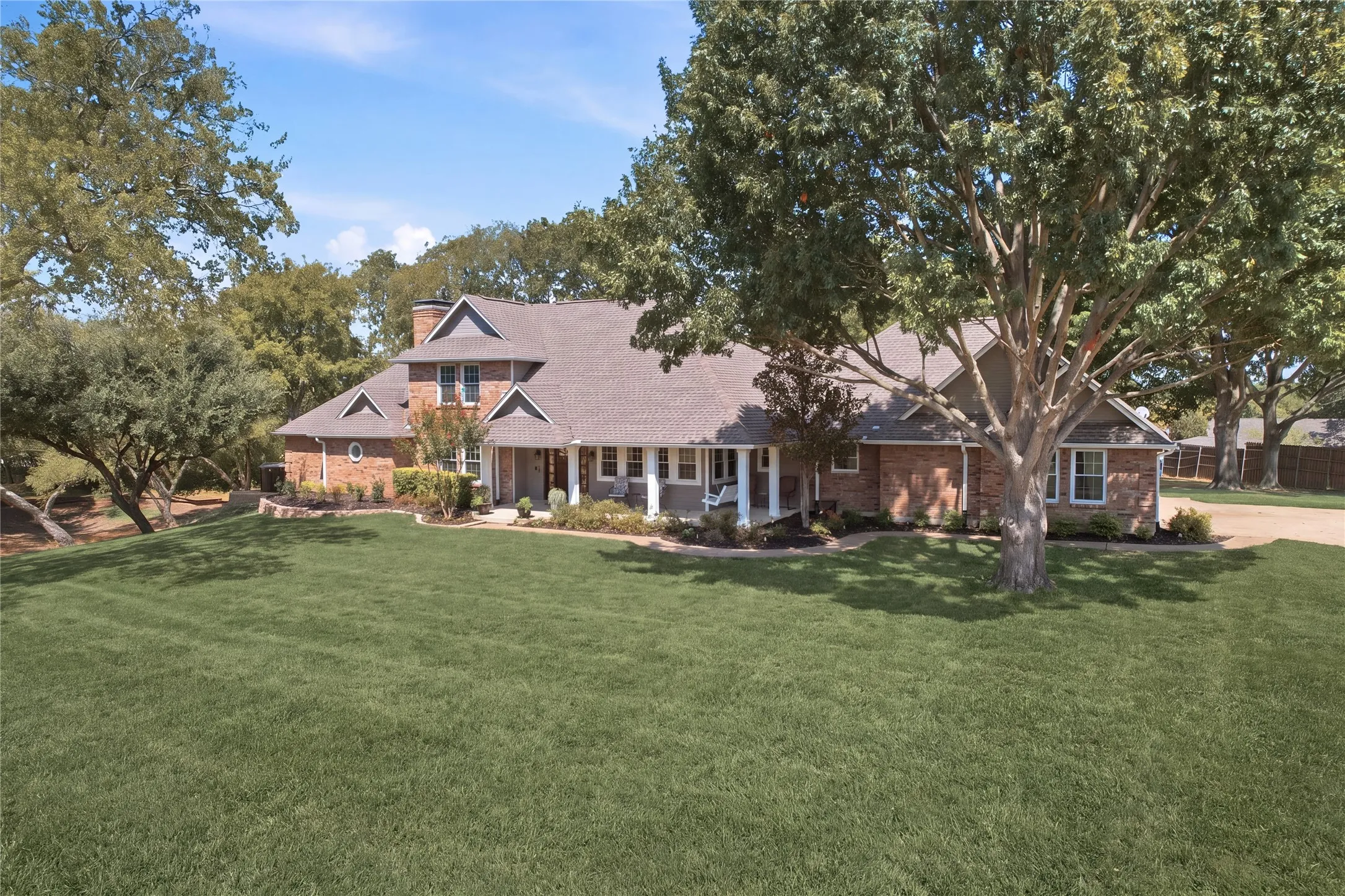 Single Family Residence For Sale in Collin County , 1201 E Stone Road, Wylie, Texas 75098, 3 Bedroom, 3 Bathroom, 3 Garage spaces, 2,843 Sqft, built in 1986, mls#21393089, Real Estate Agent in Wylie, Homes For Sale in Collin county, Homes For Sale in Wylie, Realtor in Wylie Texas, Real Estate Brokerage Independent Realty Texas, Luminita Cordes Realtor