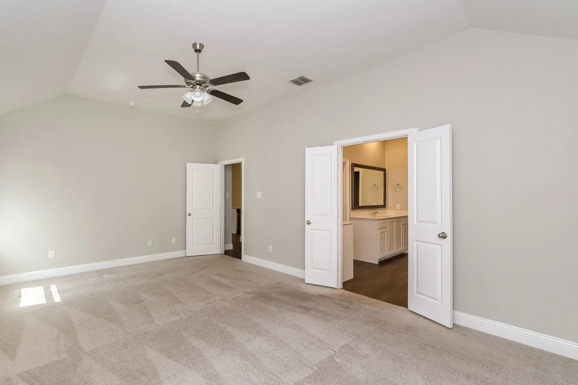 Single Family Residence For Rent in Parker County , 701 Brody Trail, Weatherford, Texas 76008, 4 Bedroom, 3 Bathroom, 2 Garage spaces, 2,639 Sqft, built in 2020, mls#21397846, Real Estate Agent in Weatherford, Homes For Rent in Parker county, Homes For Rent in Weatherford, Realtor in Weatherford Texas, Real Estate Brokerage Independent Realty Texas, Luminita Cordes Realtor