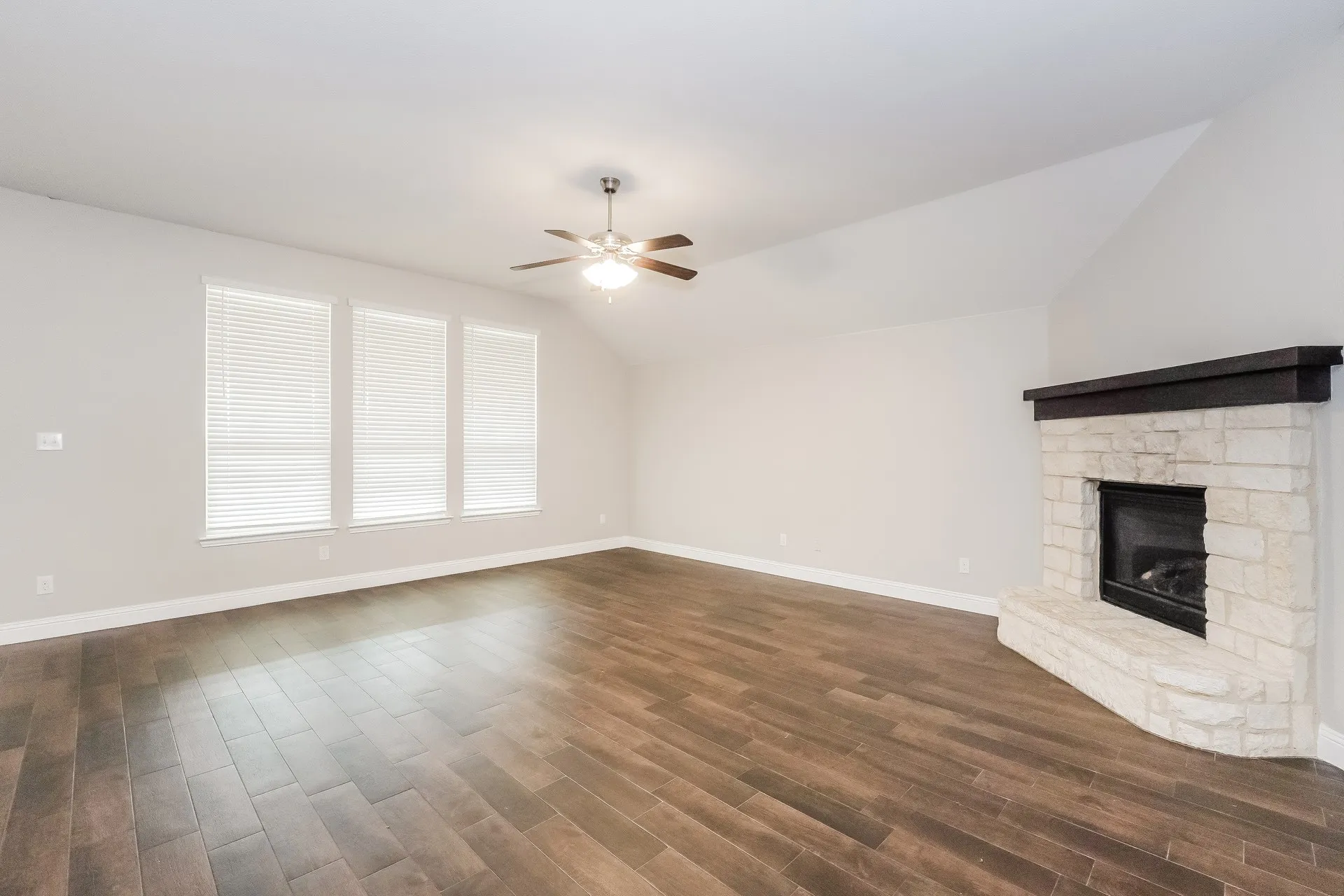 Single Family Residence For Rent in Parker County , 701 Brody Trail, Weatherford, Texas 76008, 4 Bedroom, 3 Bathroom, 2 Garage spaces, 2,639 Sqft, built in 2020, mls#21397846, Real Estate Agent in Weatherford, Homes For Rent in Parker county, Homes For Rent in Weatherford, Realtor in Weatherford Texas, Real Estate Brokerage Independent Realty Texas, Luminita Cordes Realtor