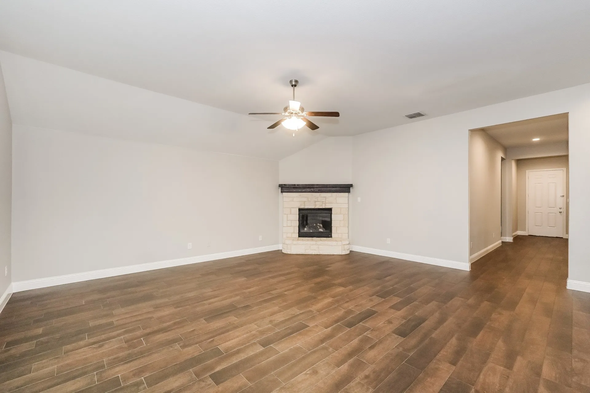 Single Family Residence For Rent in Parker County , 701 Brody Trail, Weatherford, Texas 76008, 4 Bedroom, 3 Bathroom, 2 Garage spaces, 2,639 Sqft, built in 2020, mls#21397846, Real Estate Agent in Weatherford, Homes For Rent in Parker county, Homes For Rent in Weatherford, Realtor in Weatherford Texas, Real Estate Brokerage Independent Realty Texas, Luminita Cordes Realtor