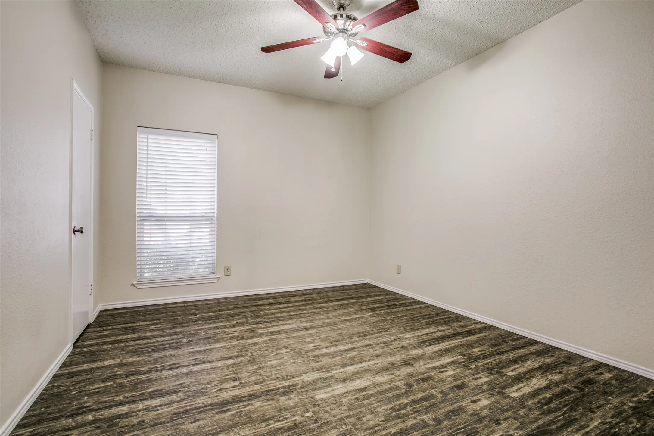 Condominium For Rent in Collin County , 1700 Amelia Court 313, Plano, Texas 75075, 2 Bedroom, 2 Bathroom, Garage spaces, 879 Sqft, built in 1984, mls#21397603, Real Estate Agent in Plano, Homes For Rent in Collin county, Homes For Rent in Plano, Realtor in Plano Texas, Real Estate Brokerage Independent Realty Texas, Luminita Cordes Realtor