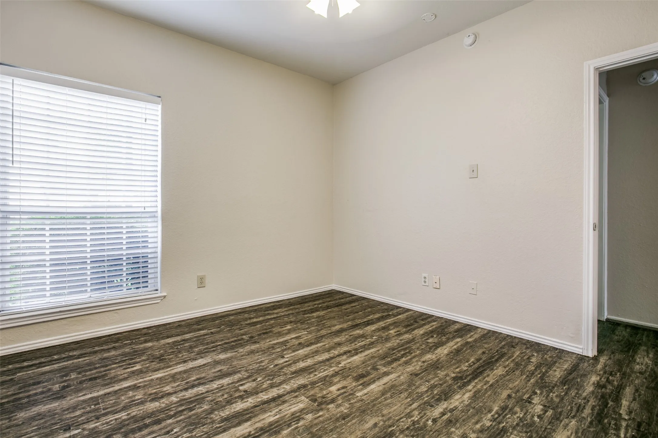 Condominium For Rent in Collin County , 1700 Amelia Court 313, Plano, Texas 75075, 2 Bedroom, 2 Bathroom, Garage spaces, 879 Sqft, built in 1984, mls#21397603, Real Estate Agent in Plano, Homes For Rent in Collin county, Homes For Rent in Plano, Realtor in Plano Texas, Real Estate Brokerage Independent Realty Texas, Luminita Cordes Realtor