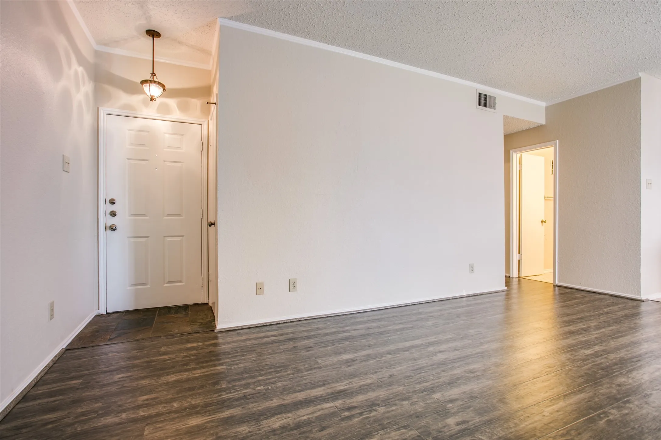 Condominium For Rent in Collin County , 1700 Amelia Court 313, Plano, Texas 75075, 2 Bedroom, 2 Bathroom, Garage spaces, 879 Sqft, built in 1984, mls#21397603, Real Estate Agent in Plano, Homes For Rent in Collin county, Homes For Rent in Plano, Realtor in Plano Texas, Real Estate Brokerage Independent Realty Texas, Luminita Cordes Realtor