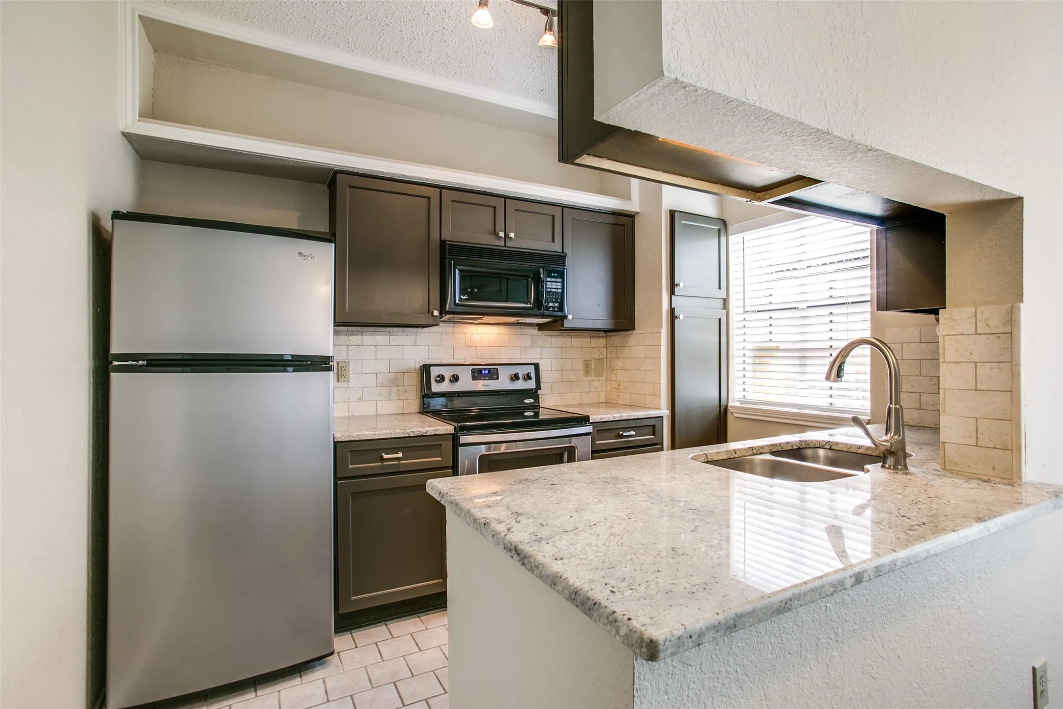 Condominium For Rent in Collin County , 1700 Amelia Court 313, Plano, Texas 75075, 2 Bedroom, 2 Bathroom, Garage spaces, 879 Sqft, built in 1984, mls#21397603, Real Estate Agent in Plano, Homes For Rent in Collin county, Homes For Rent in Plano, Realtor in Plano Texas, Real Estate Brokerage Independent Realty Texas, Luminita Cordes Realtor