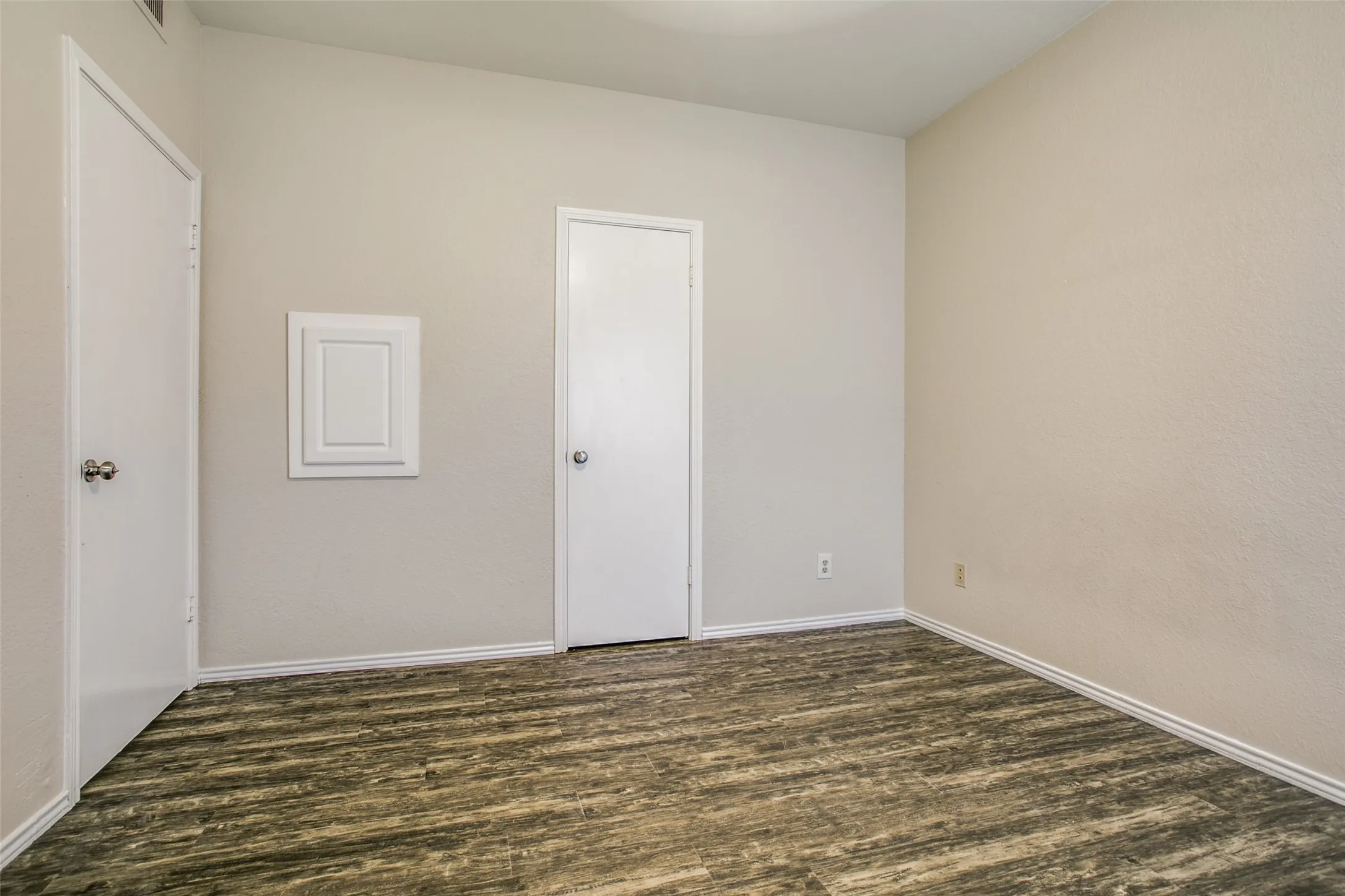 Condominium For Rent in Collin County , 1700 Amelia Court 313, Plano, Texas 75075, 2 Bedroom, 2 Bathroom, Garage spaces, 879 Sqft, built in 1984, mls#21397603, Real Estate Agent in Plano, Homes For Rent in Collin county, Homes For Rent in Plano, Realtor in Plano Texas, Real Estate Brokerage Independent Realty Texas, Luminita Cordes Realtor