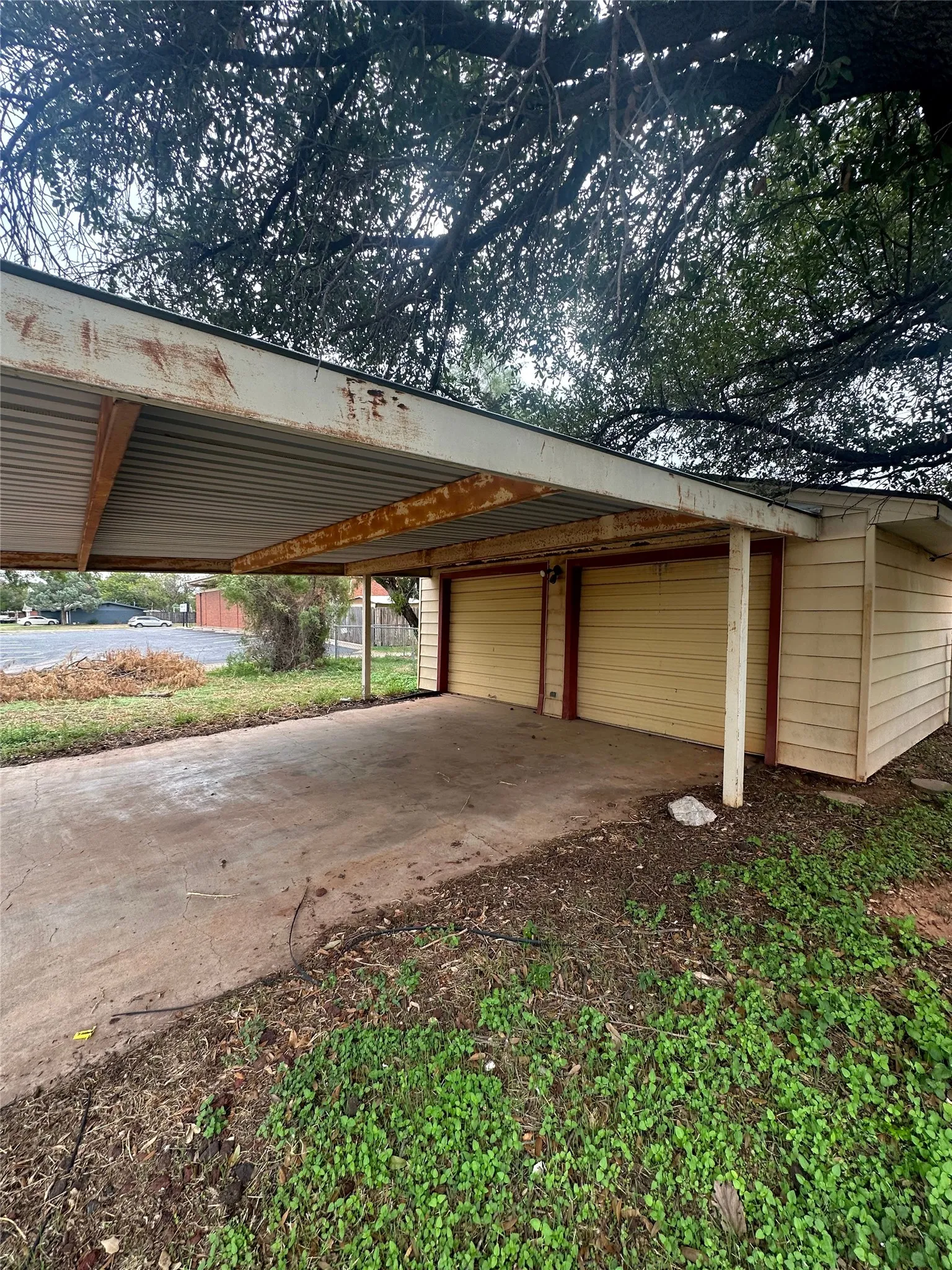 Single Family Residence For Rent in Taylor County , 401 S Jefferson Drive, Abilene, Texas 79605, 3 Bedroom, 2 Bathroom, 2 Garage spaces, 1,857 Sqft, built in 1954, mls#21397856, Real Estate Agent in Abilene, Homes For Rent in Taylor county, Homes For Rent in Abilene, Realtor in Abilene Texas, Real Estate Brokerage Independent Realty Texas, Luminita Cordes Realtor